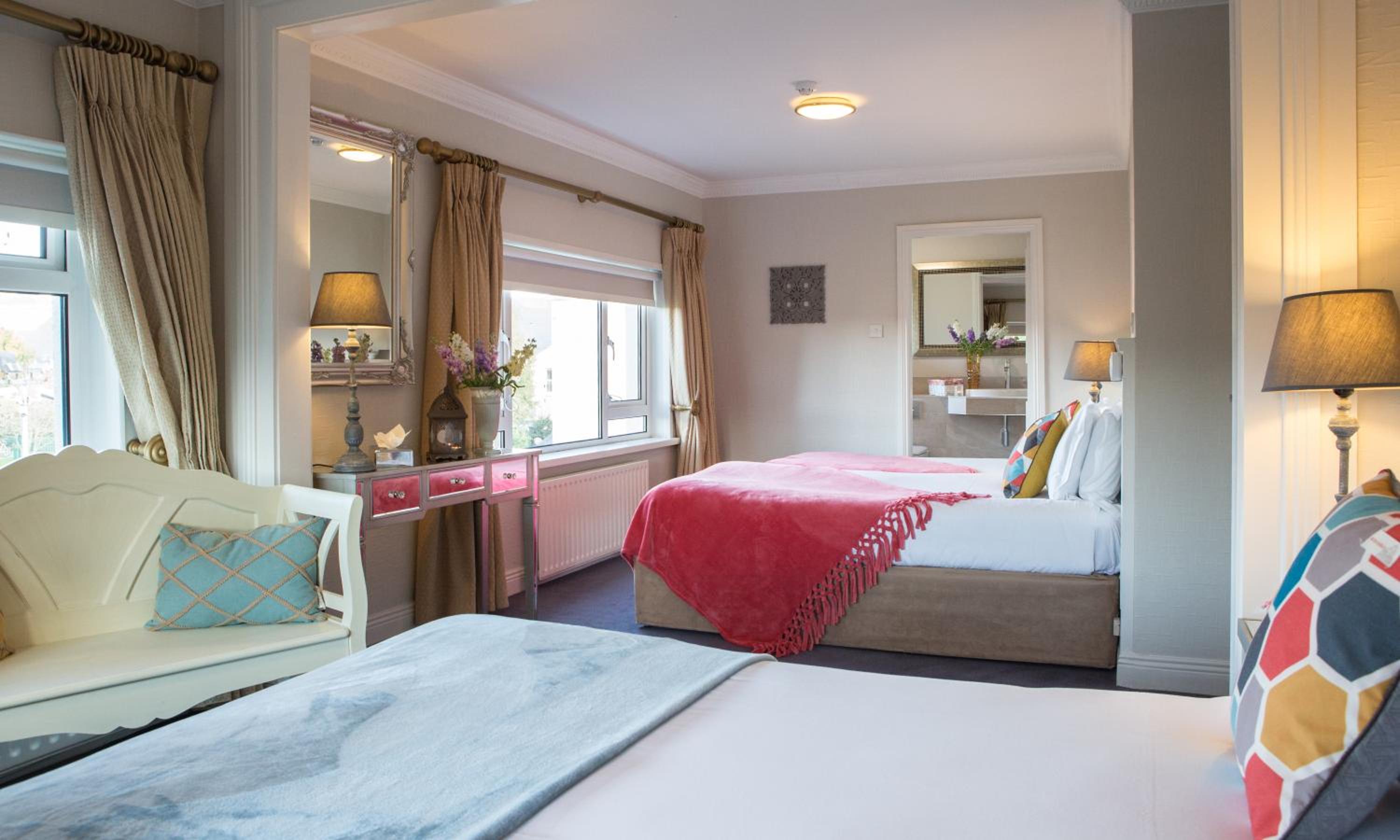 Double or Twin Room with Private Bathroom photo 3