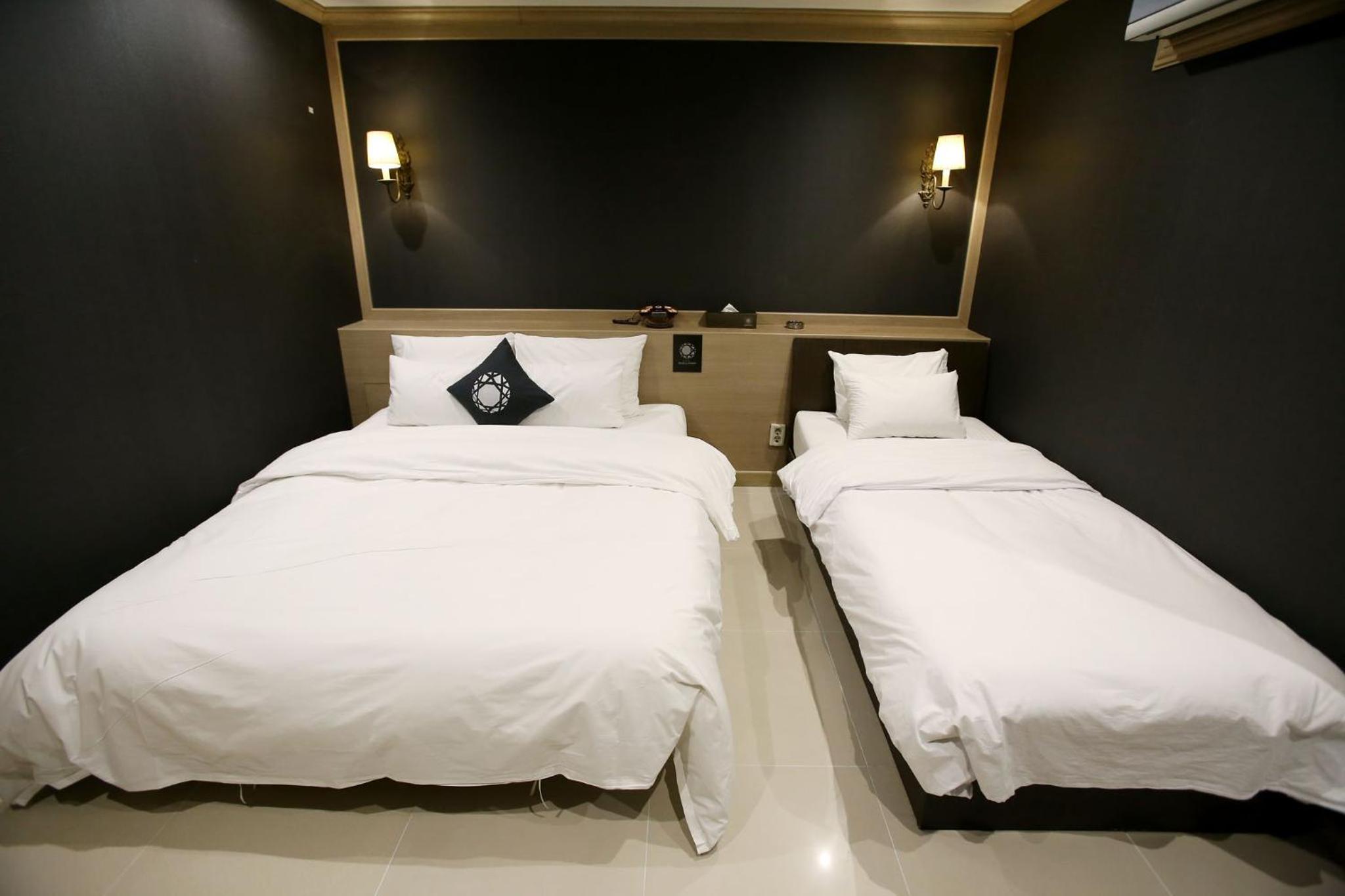Premier Twin Room photo 2