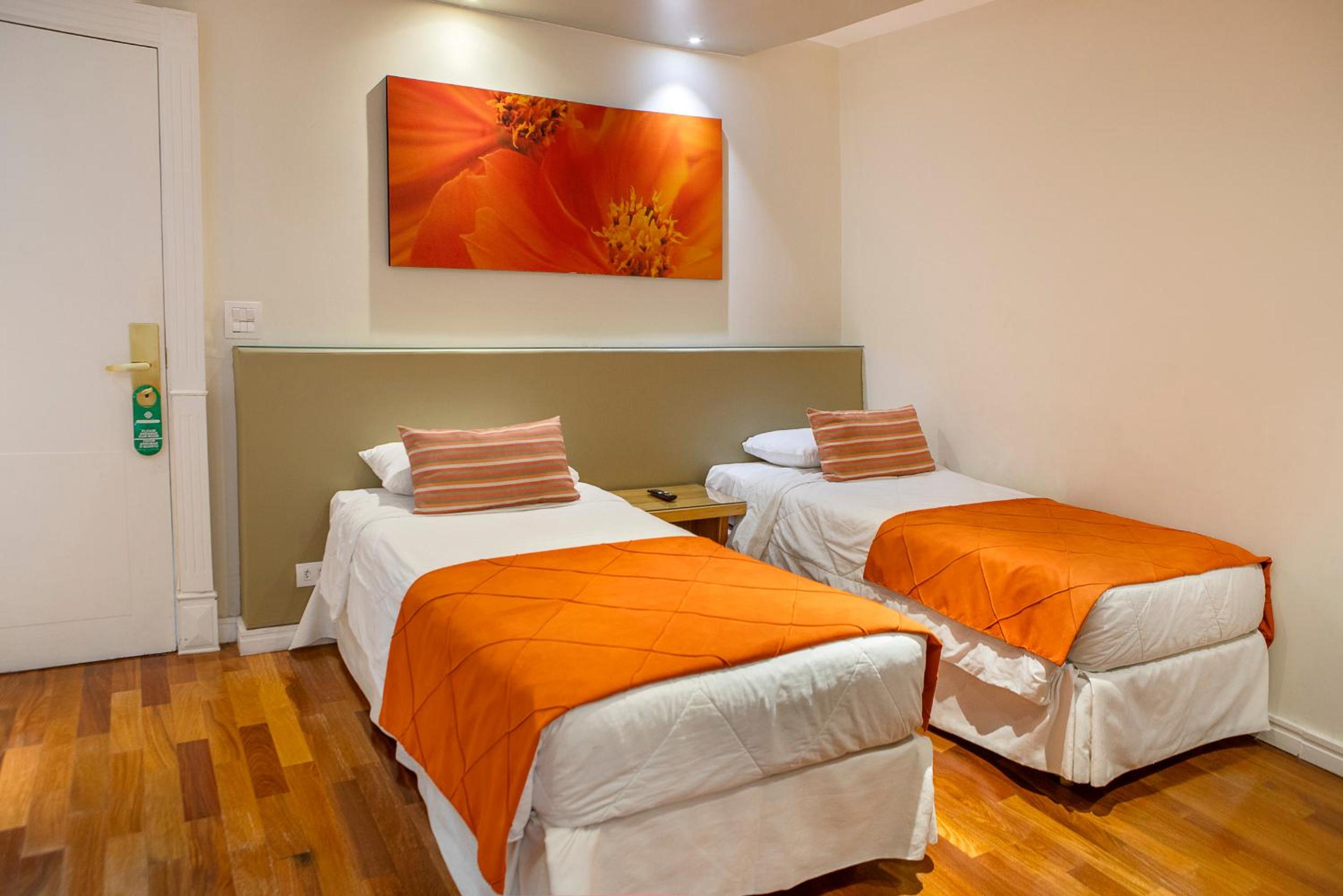 Available room thumbnail 6