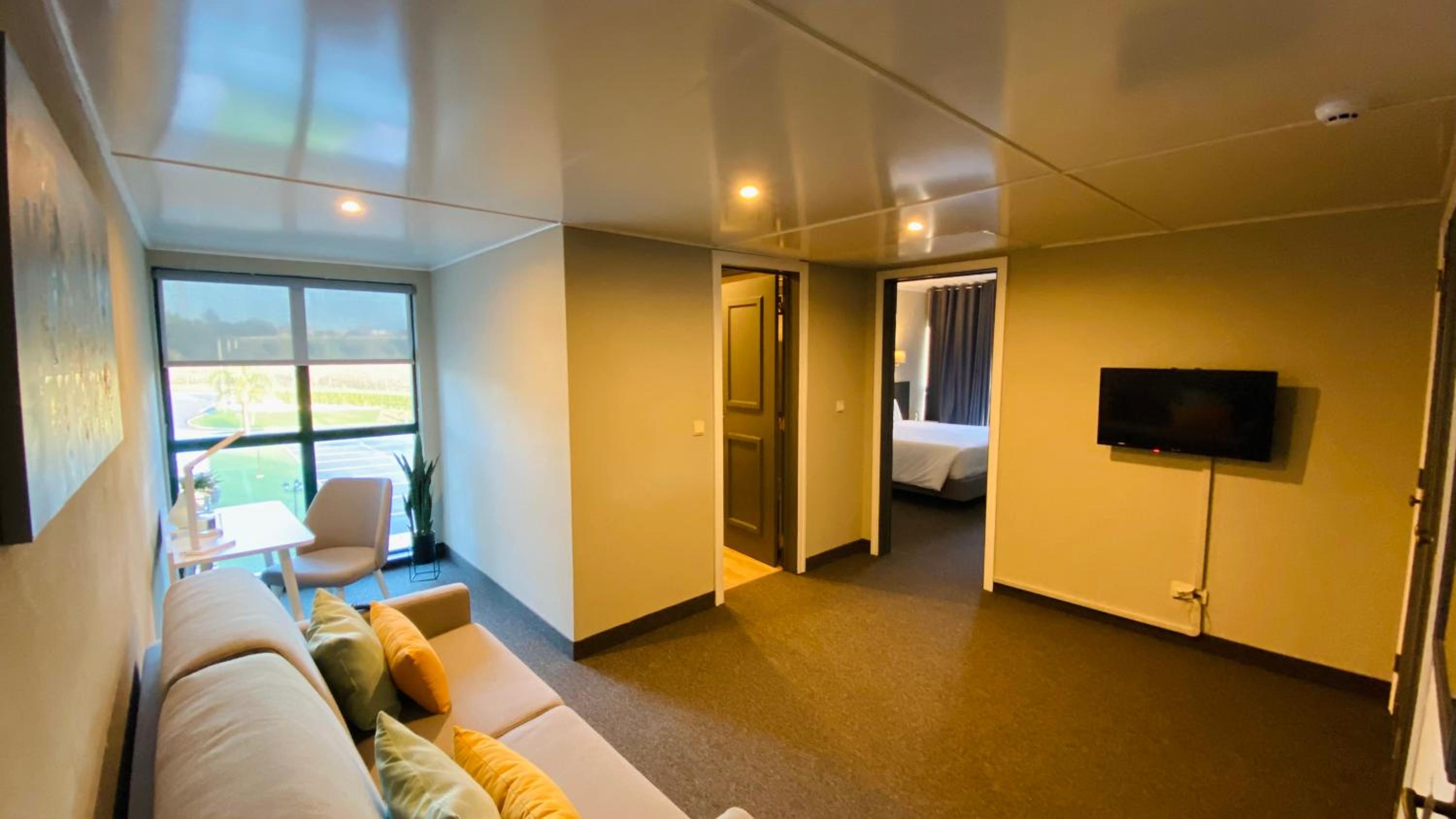 Suite - Photo 5