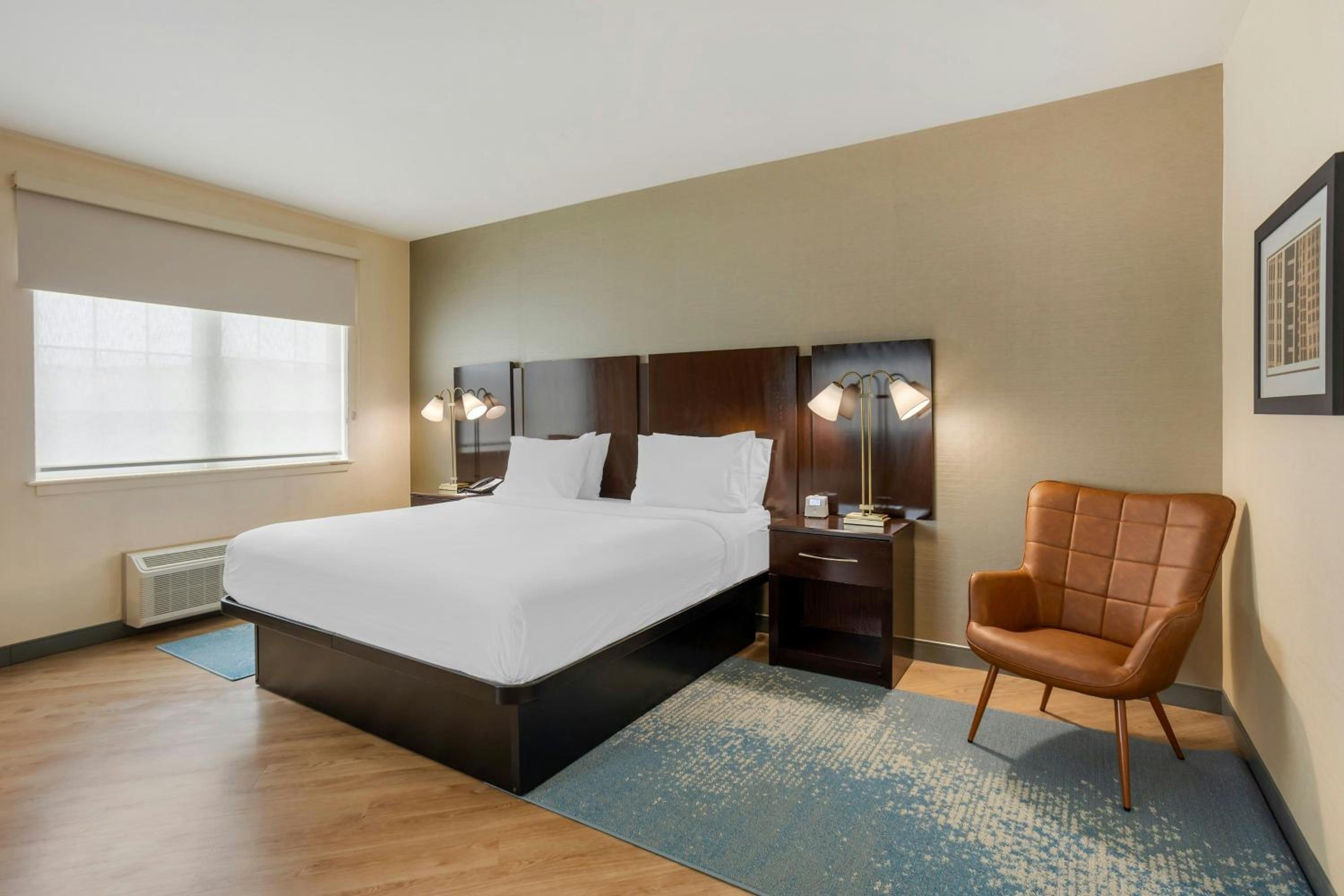 Standard King Room - Photo 3