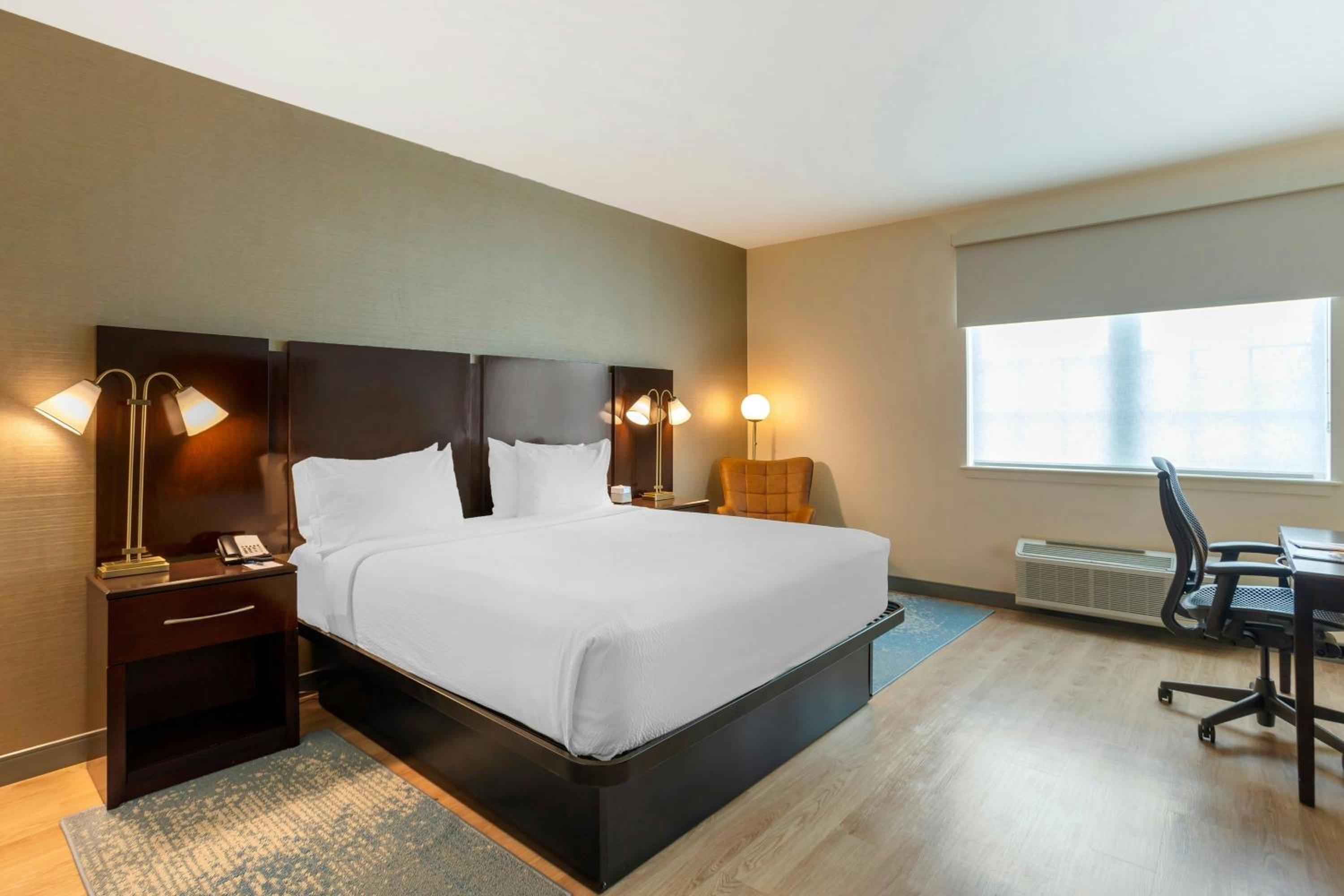 Standard King Room - Photo 1