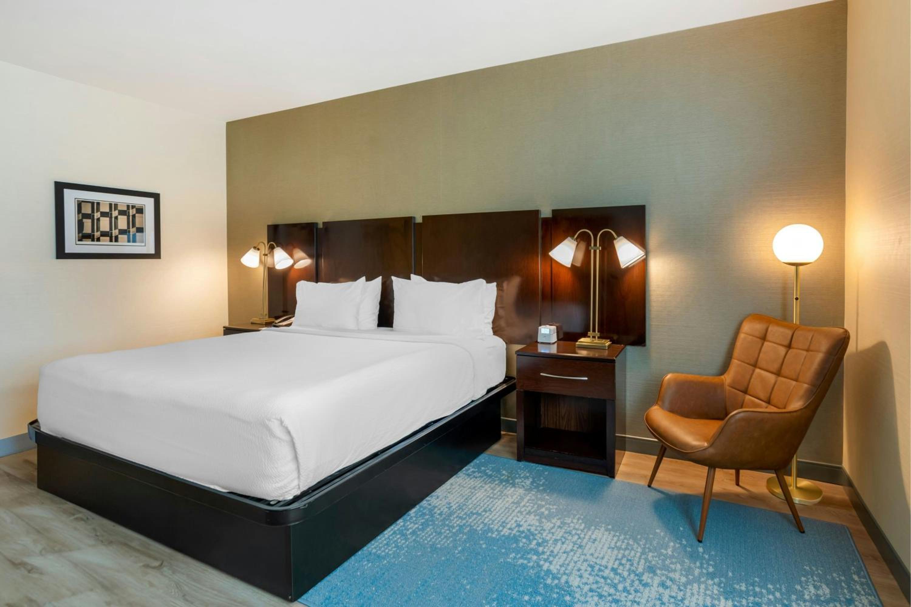 Standard King Room - Photo 2
