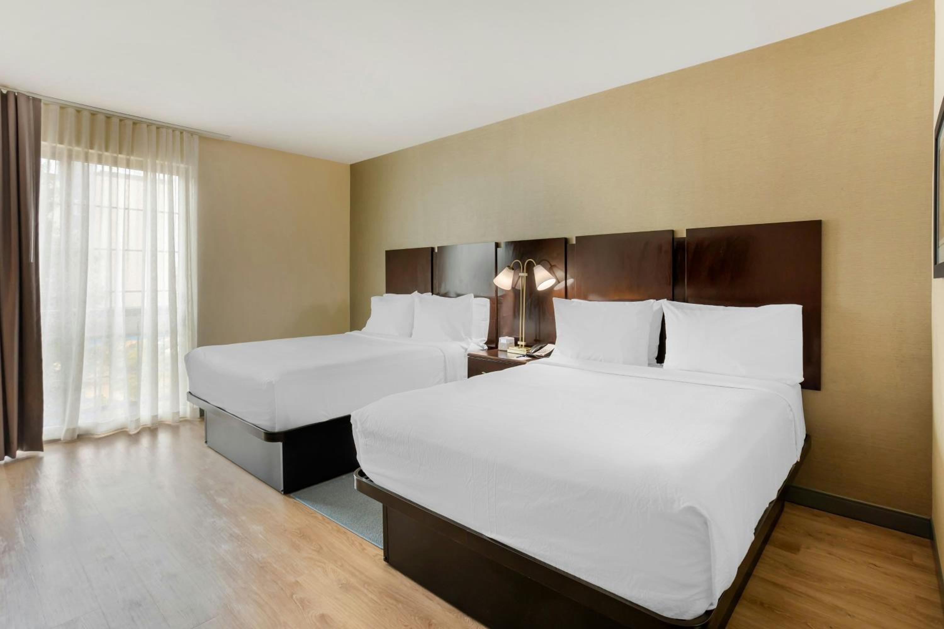Standard Queen Room with Two Queen Beds - Photo 2