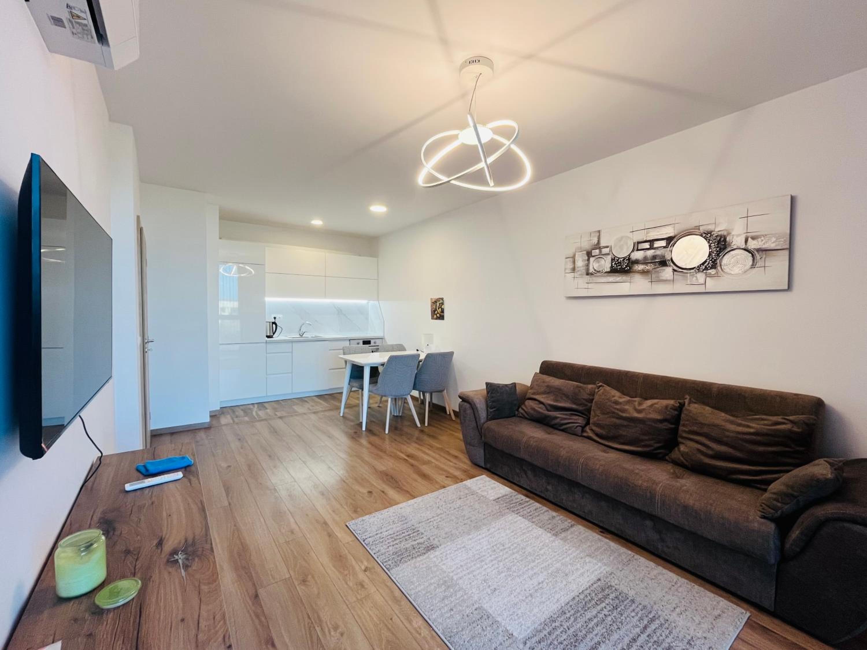 Deluxe One-Bedroom Apartment photo 2