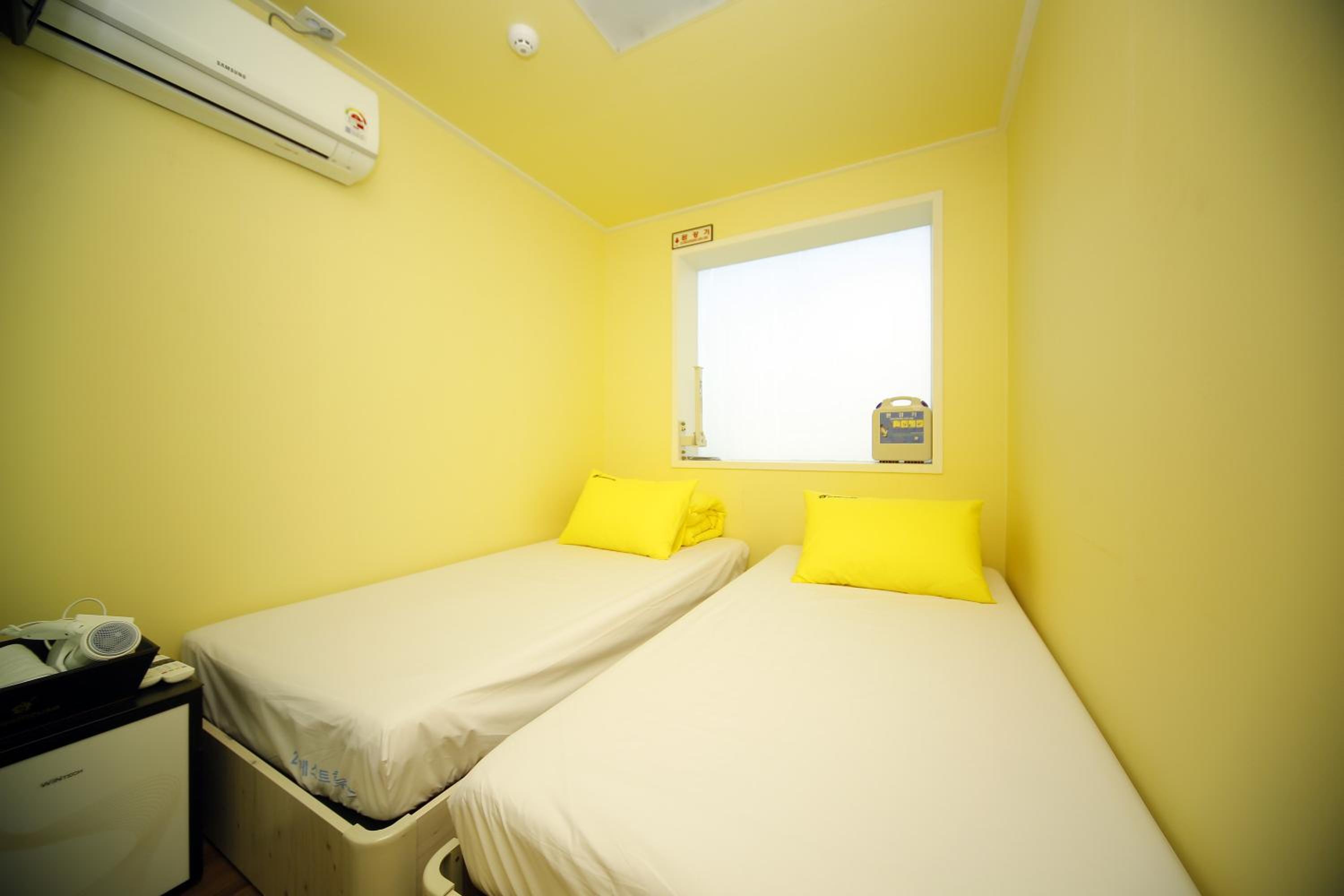 Twin Room - Photo 3