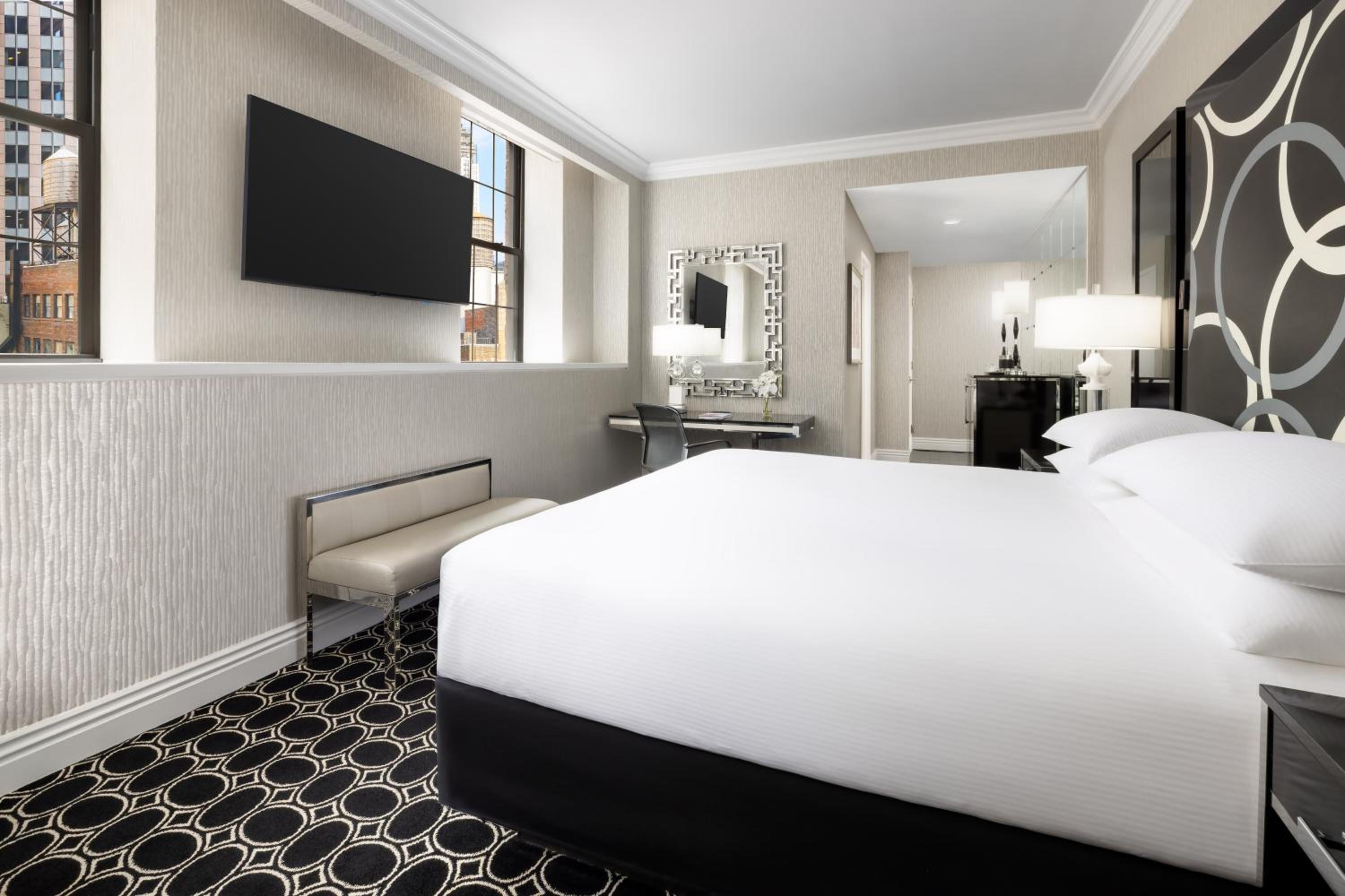 Deluxe Queen Room