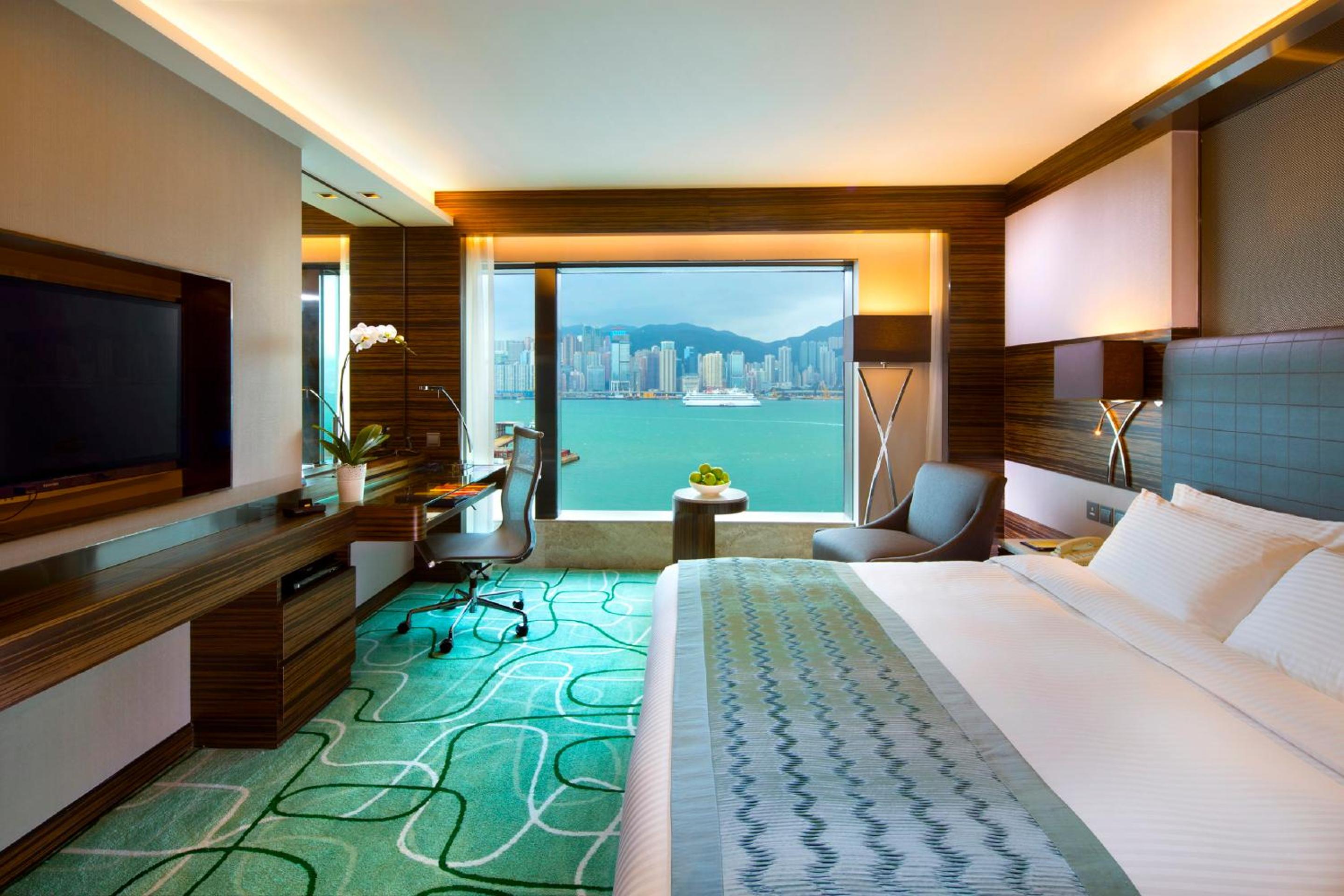Harbor View Suite with Executive Lounge Access thumbnail 5