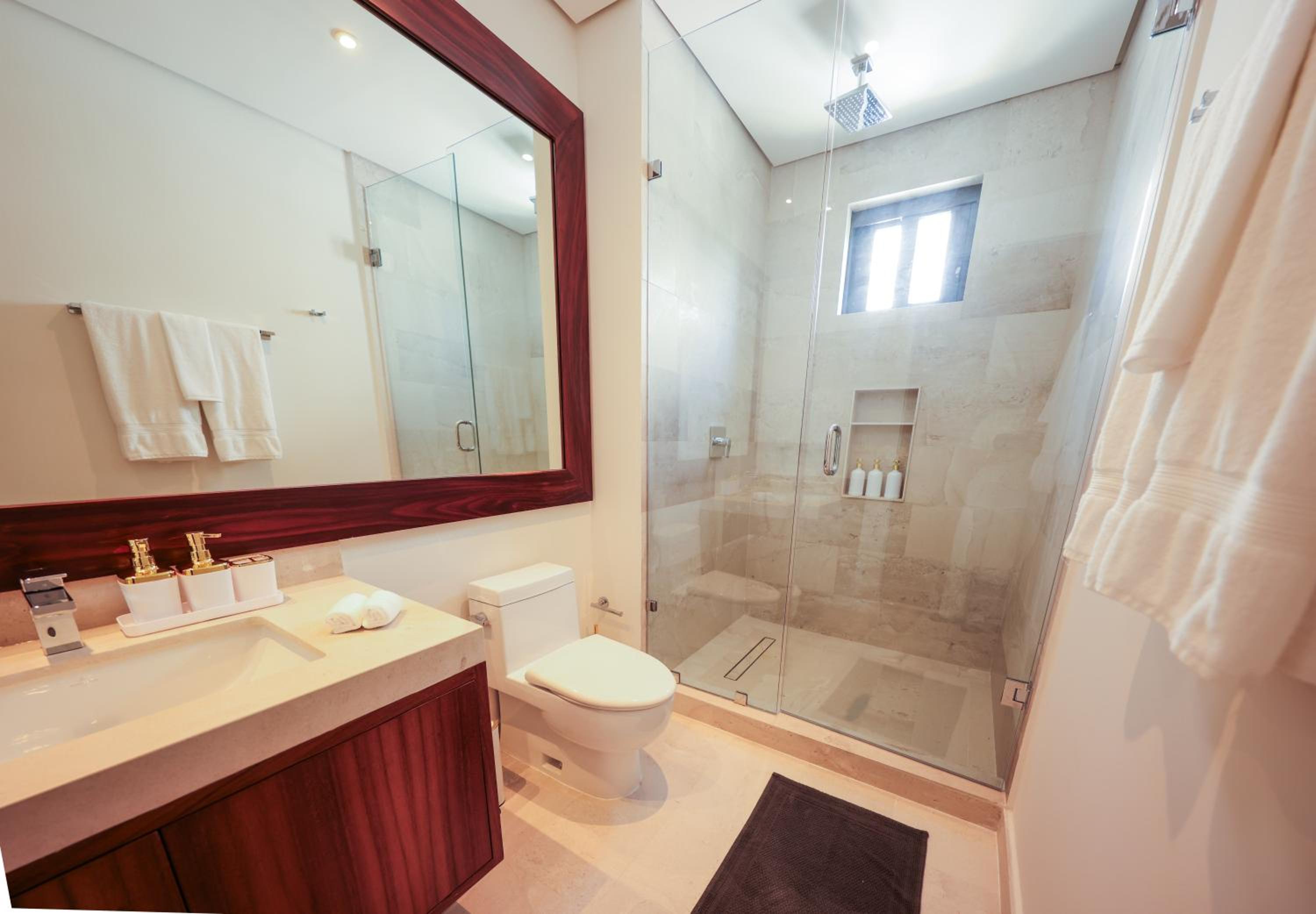 One-Bedroom Loft Apartment with Balcony photo 3