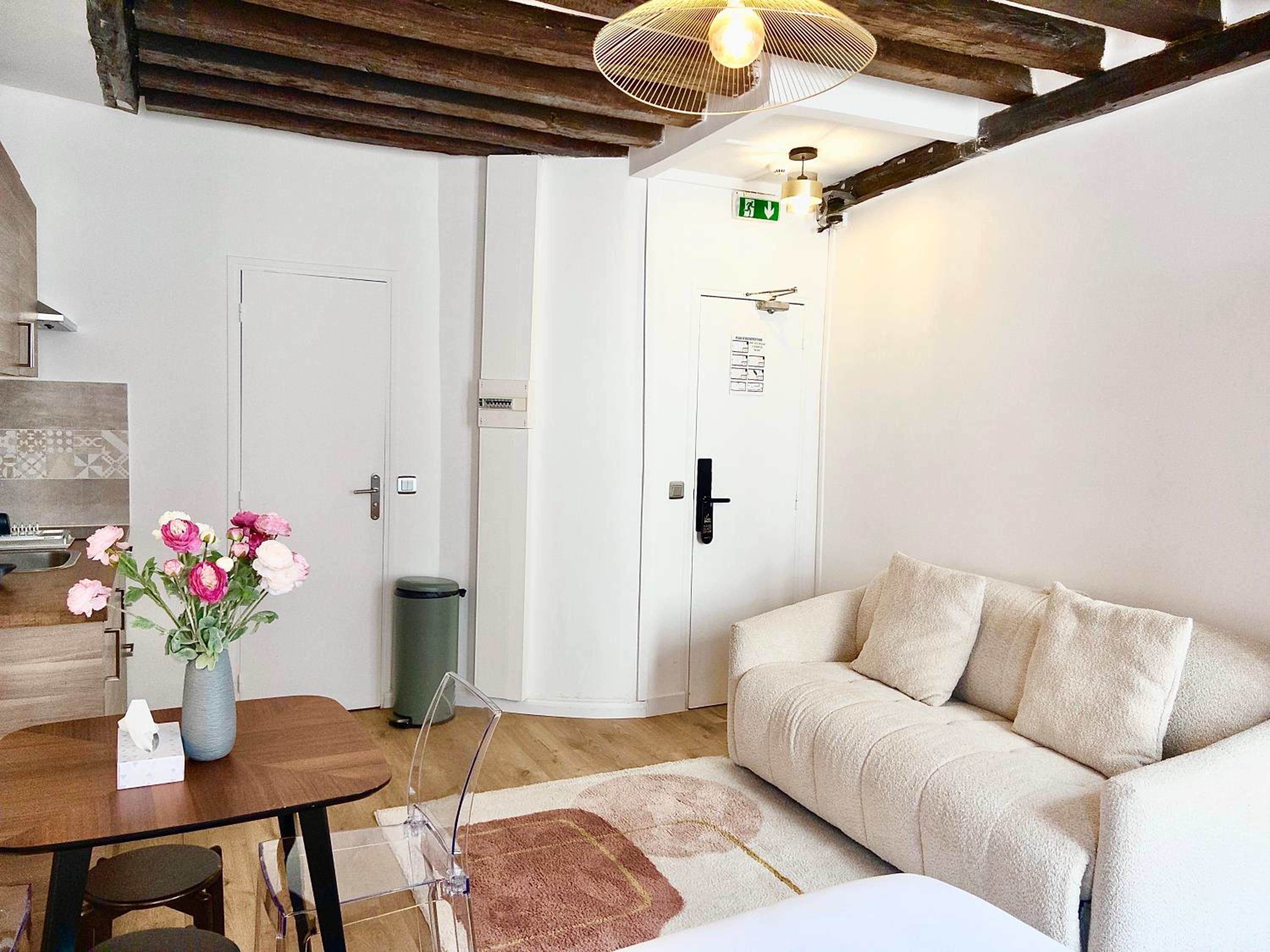 Studio Apartment photo 2