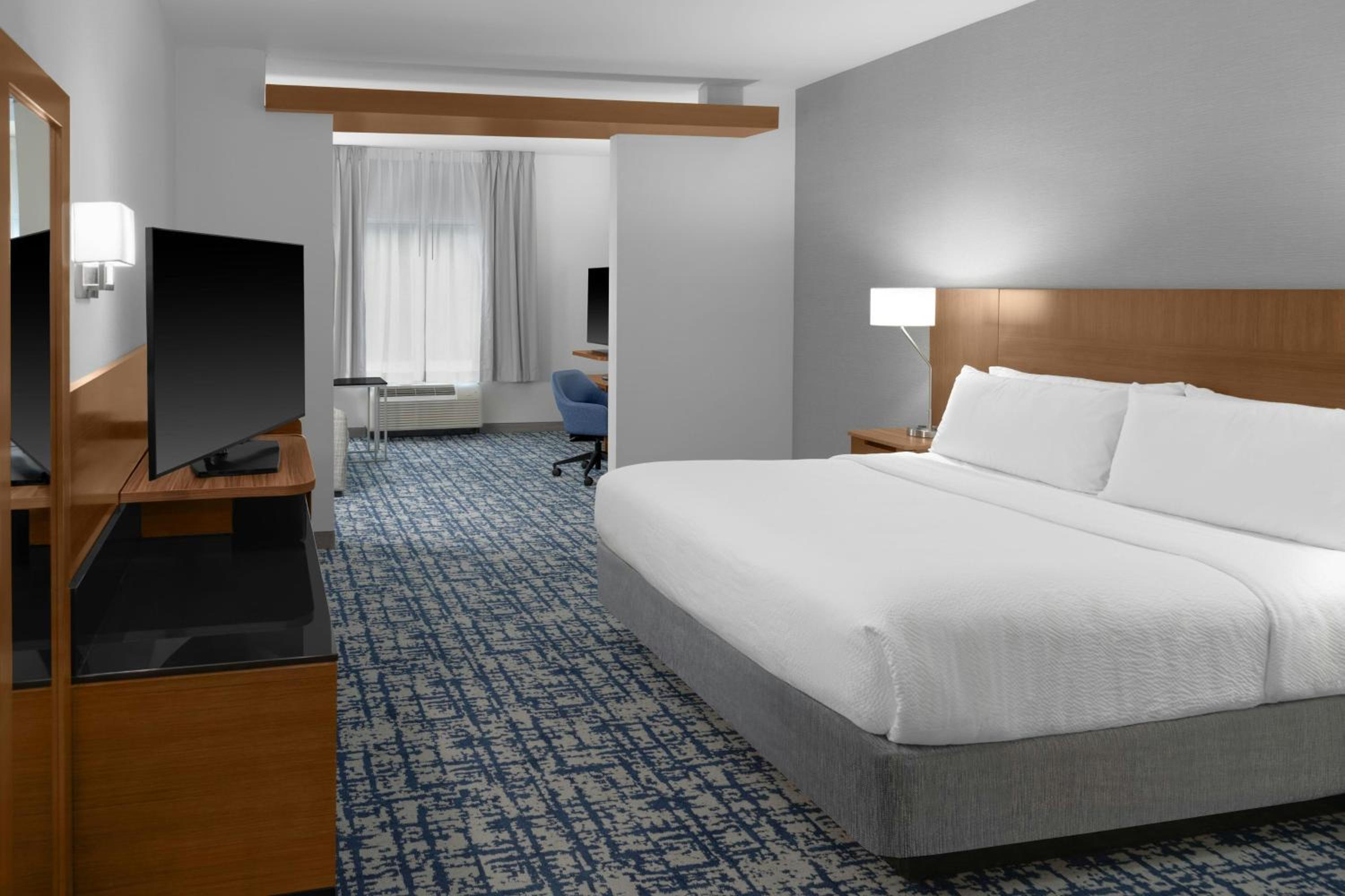 King Suite with Sofa Bed photo 3