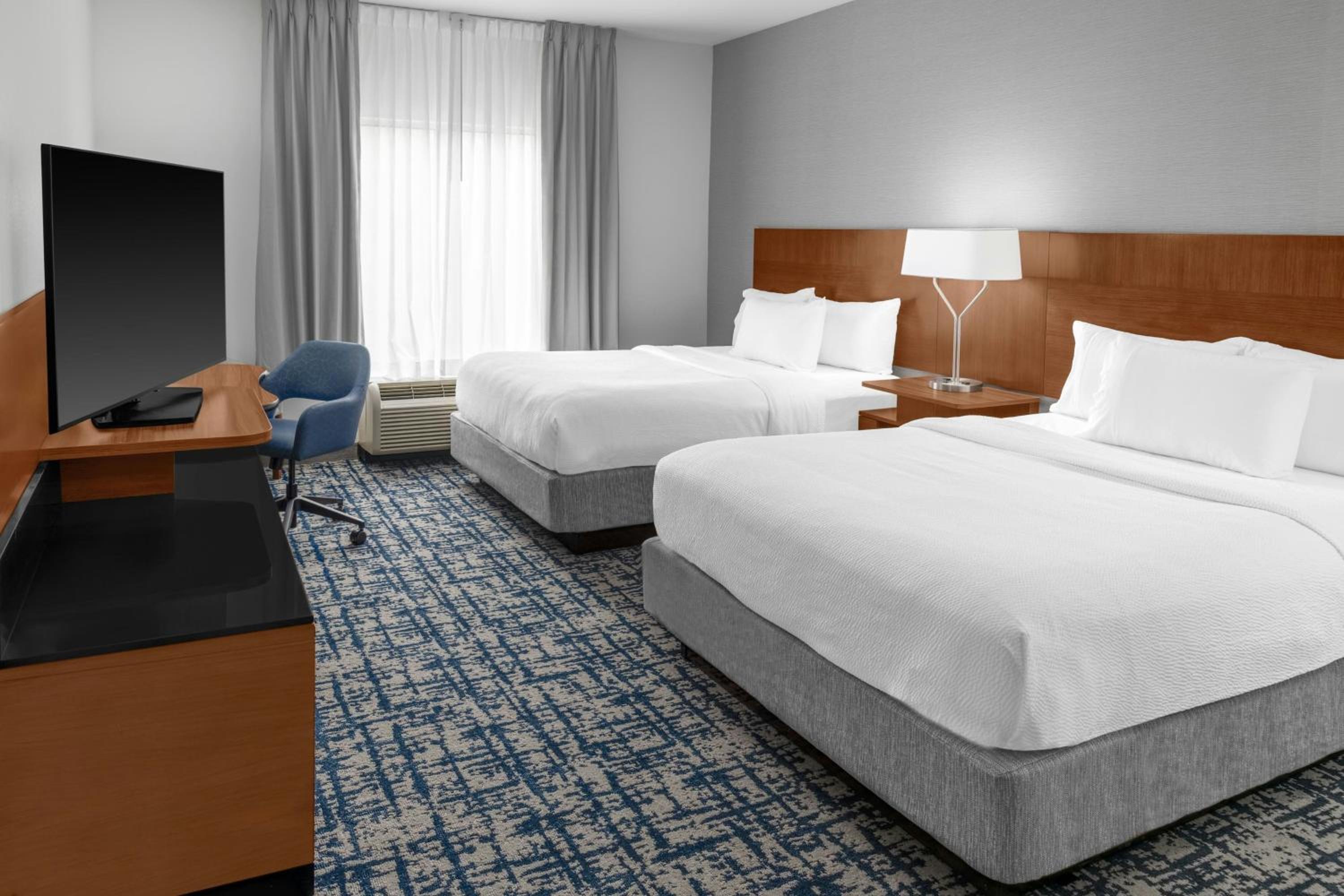 Larger Queen Room with Two Queen Beds photo 3