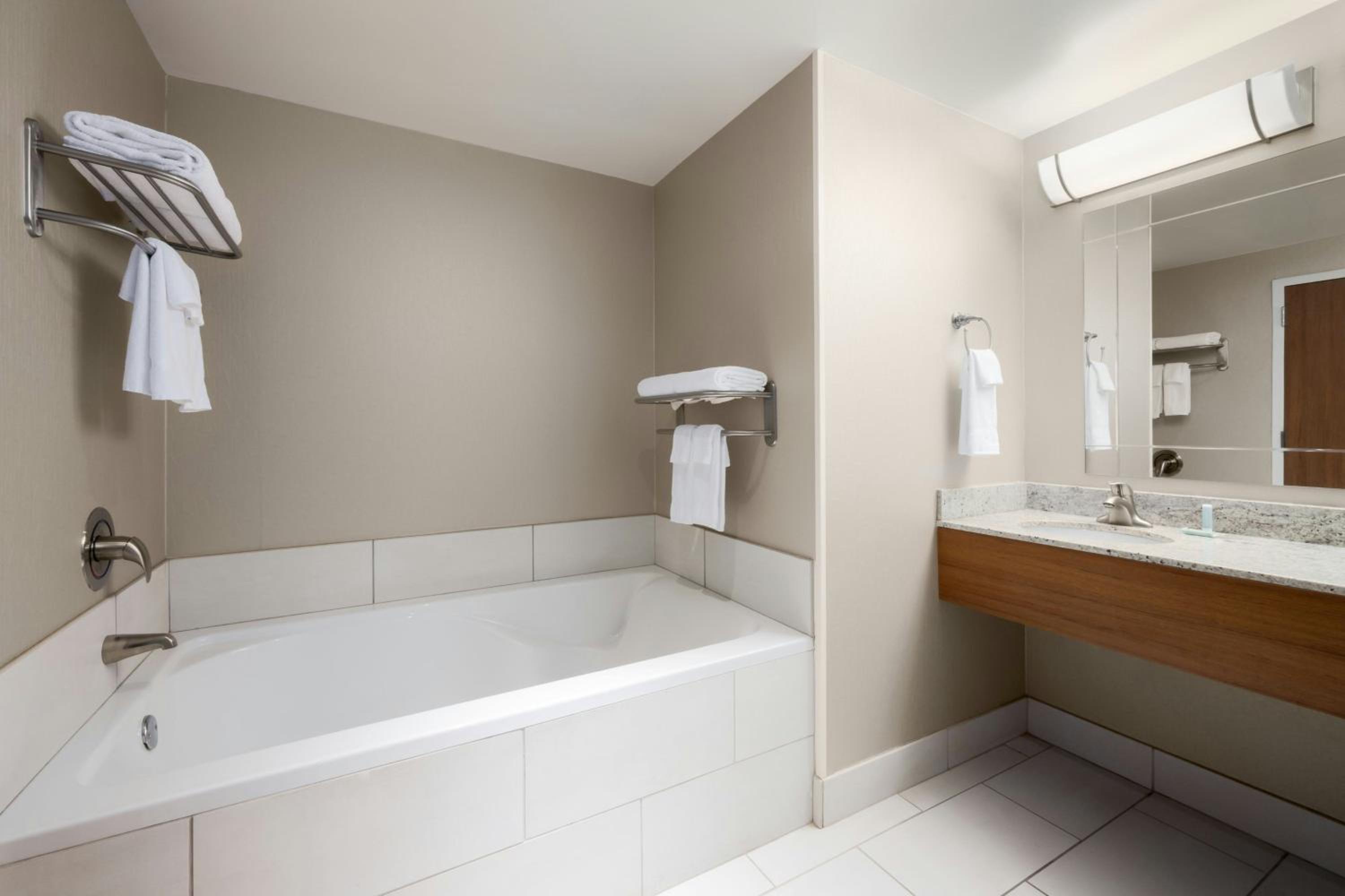 King Suite - Hearing Accessible - Photo 5