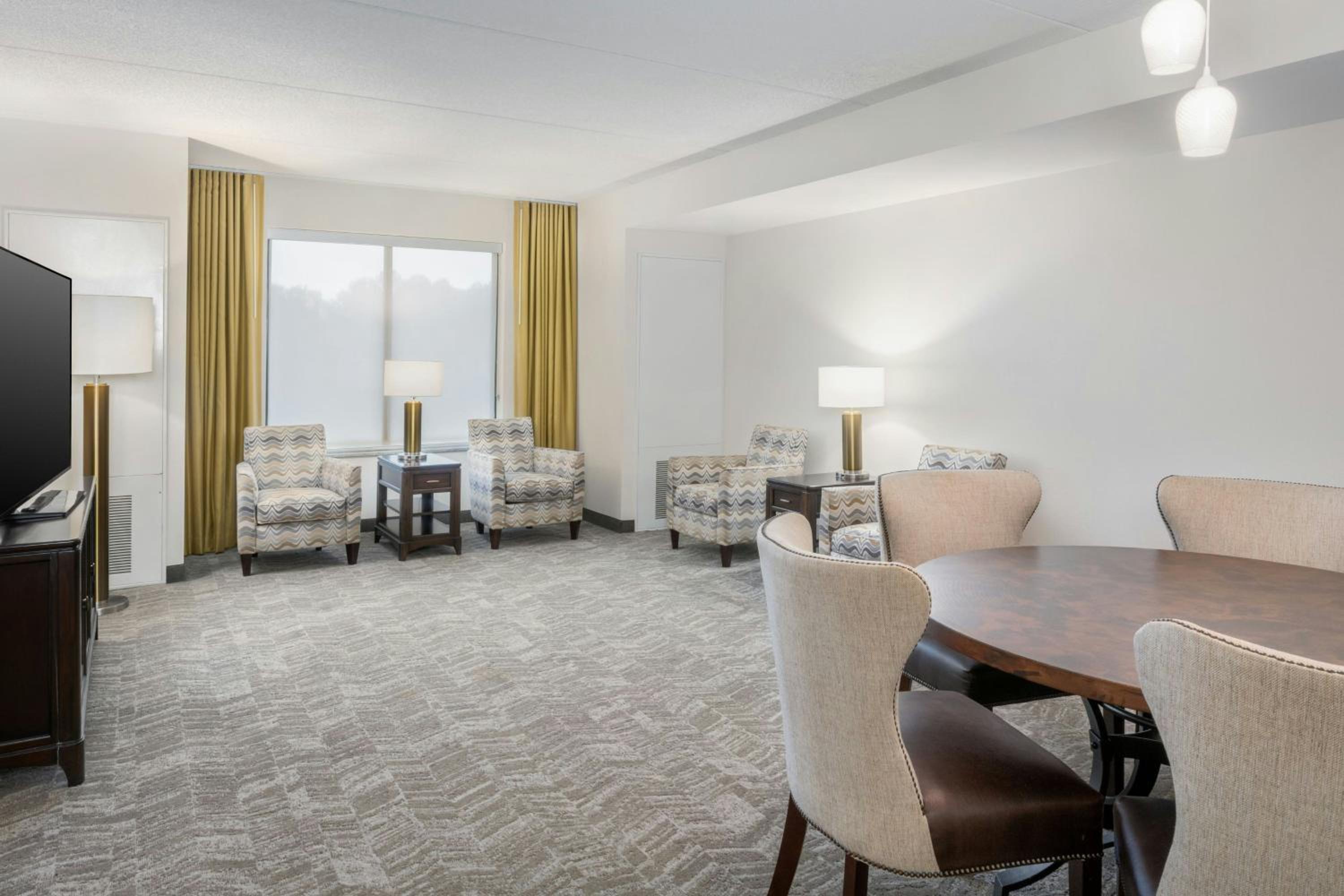 King Suite - Hearing Accessible - Photo 3