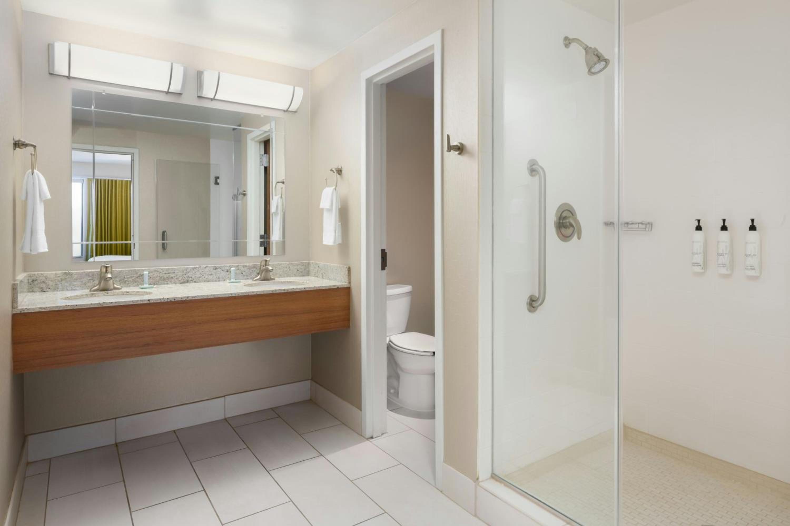King Suite - Hearing Accessible - Photo 4