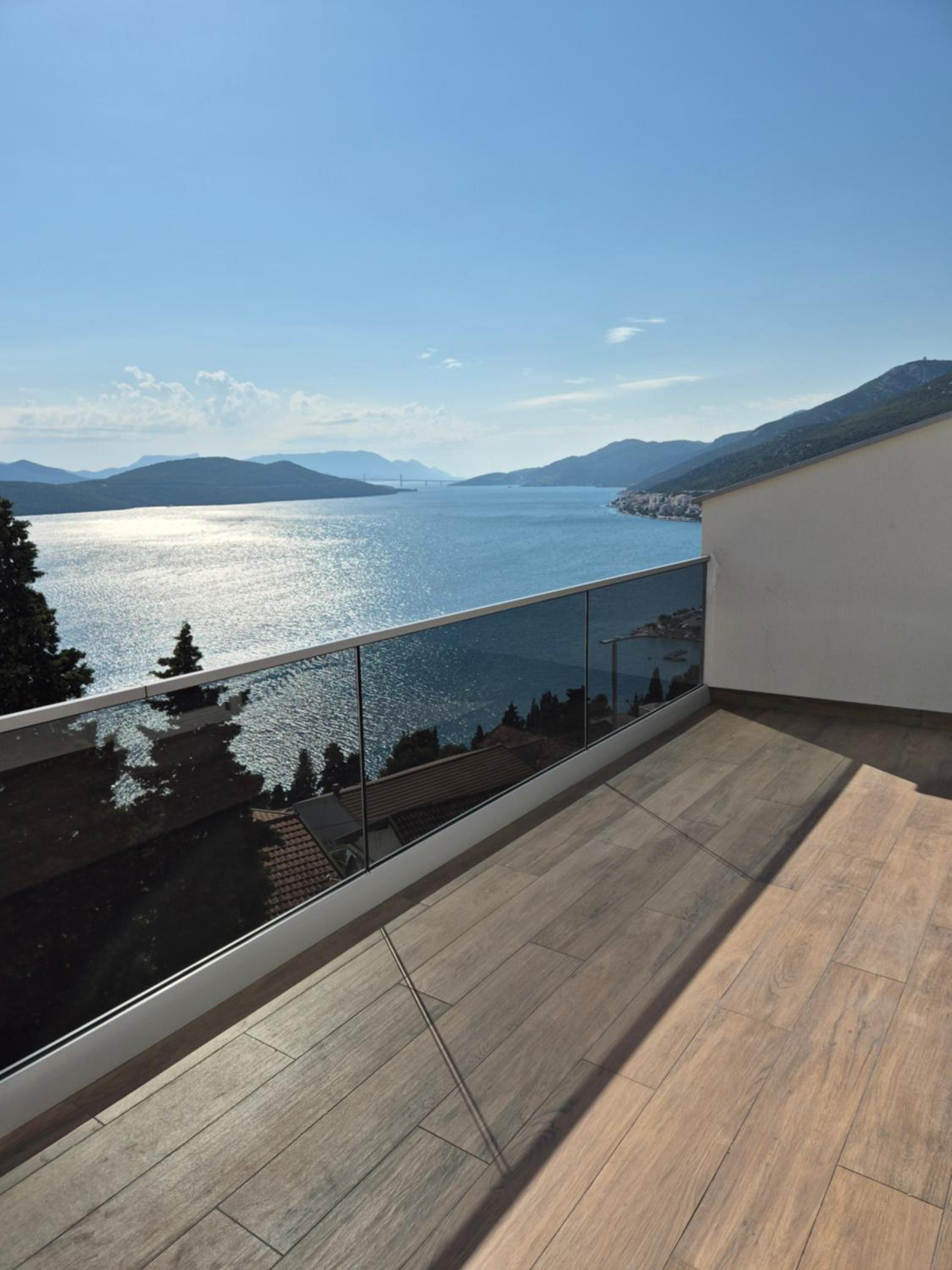 One-Bedroom Apartment with Sea View and Terrace photo 3