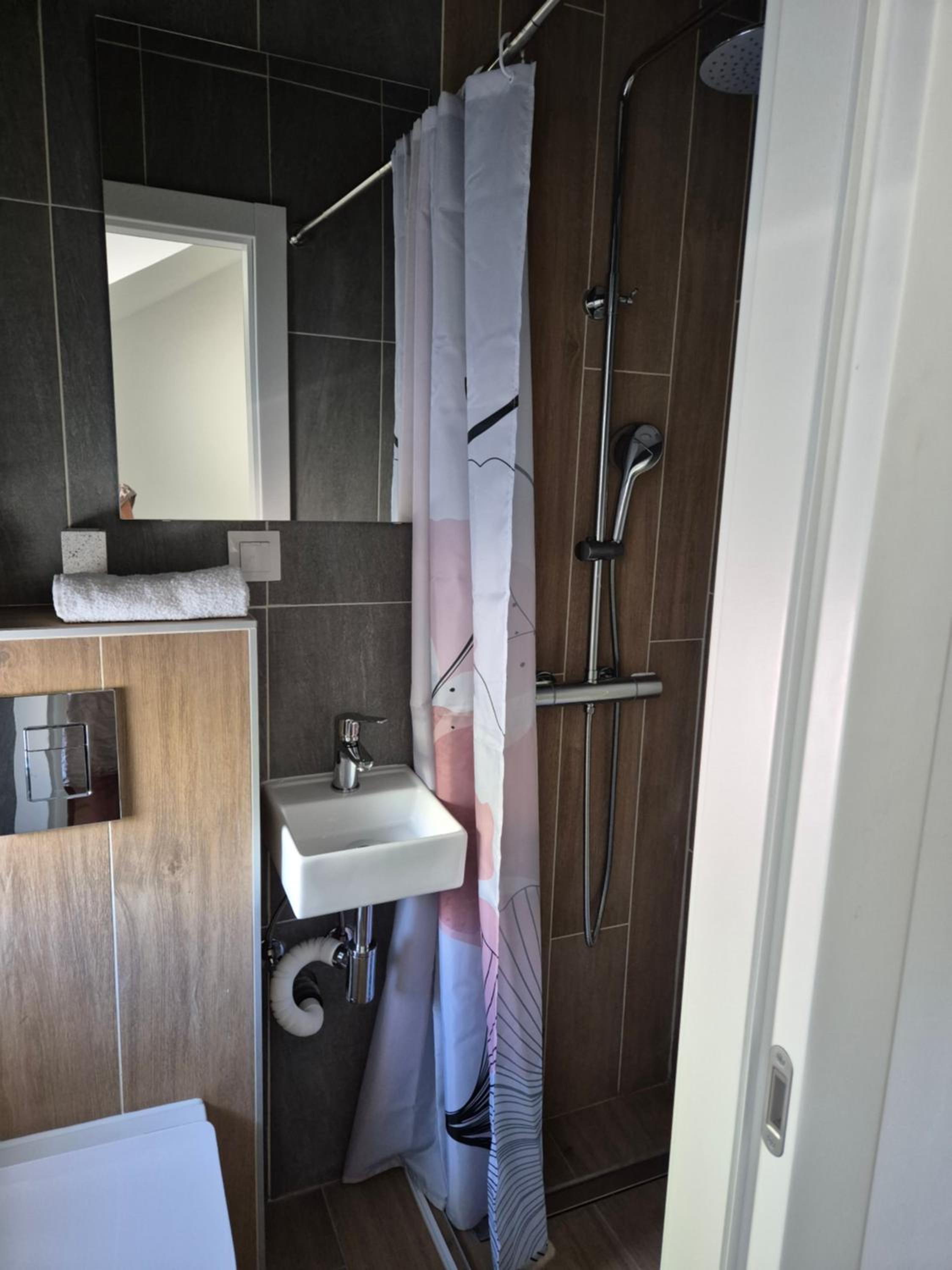Budget Double Room photo 2