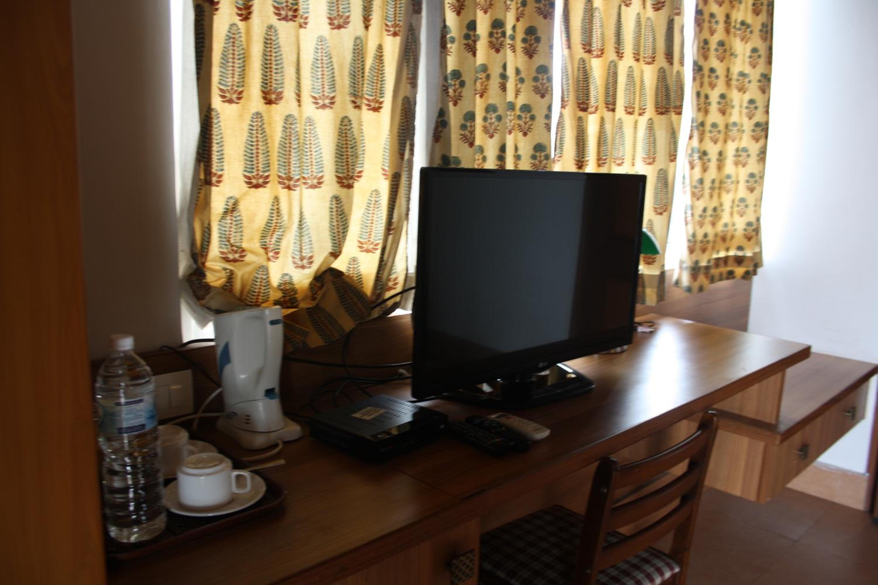 Double or Twin Room with Lake View photo 2