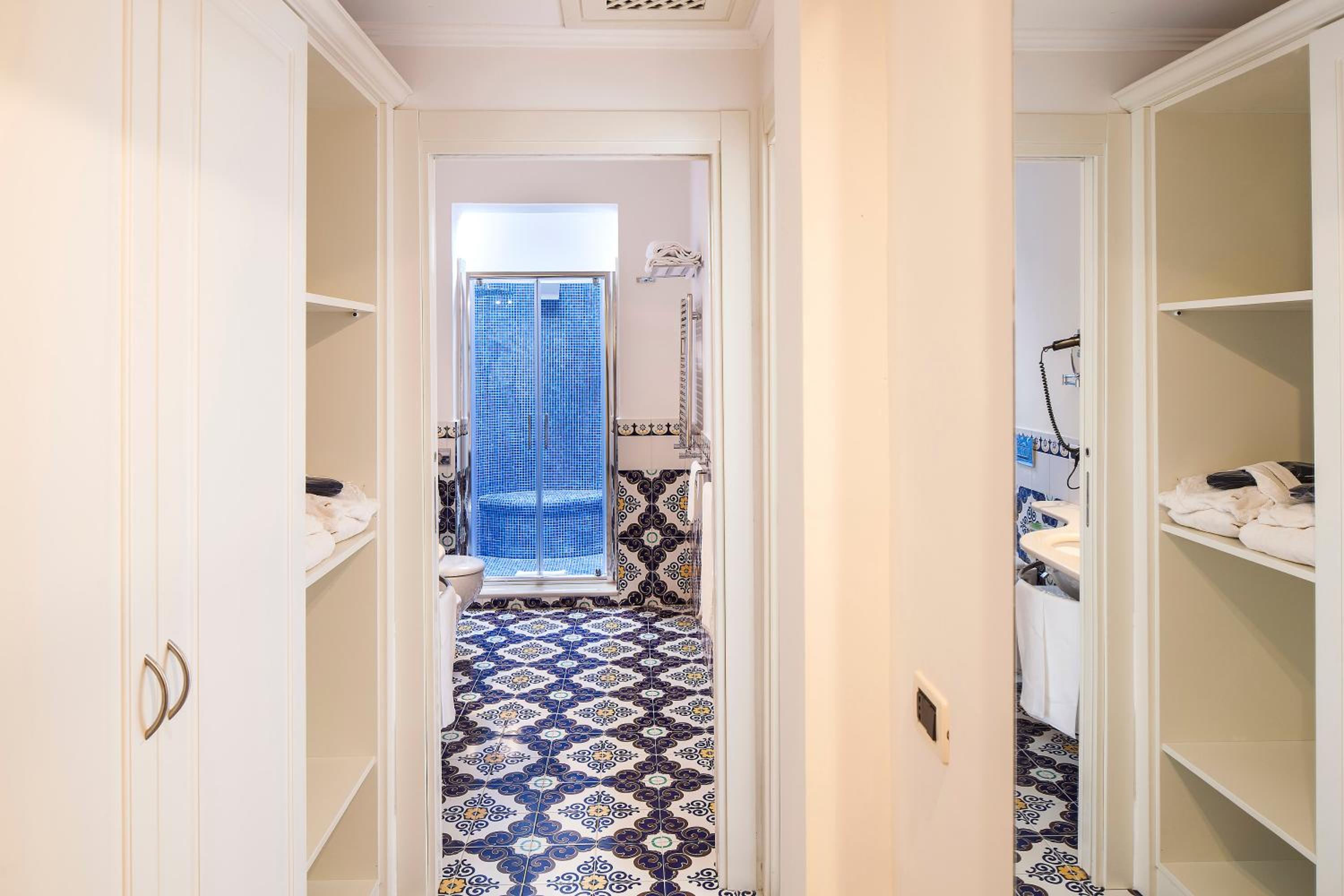 Exclusive Suite - Photo 6