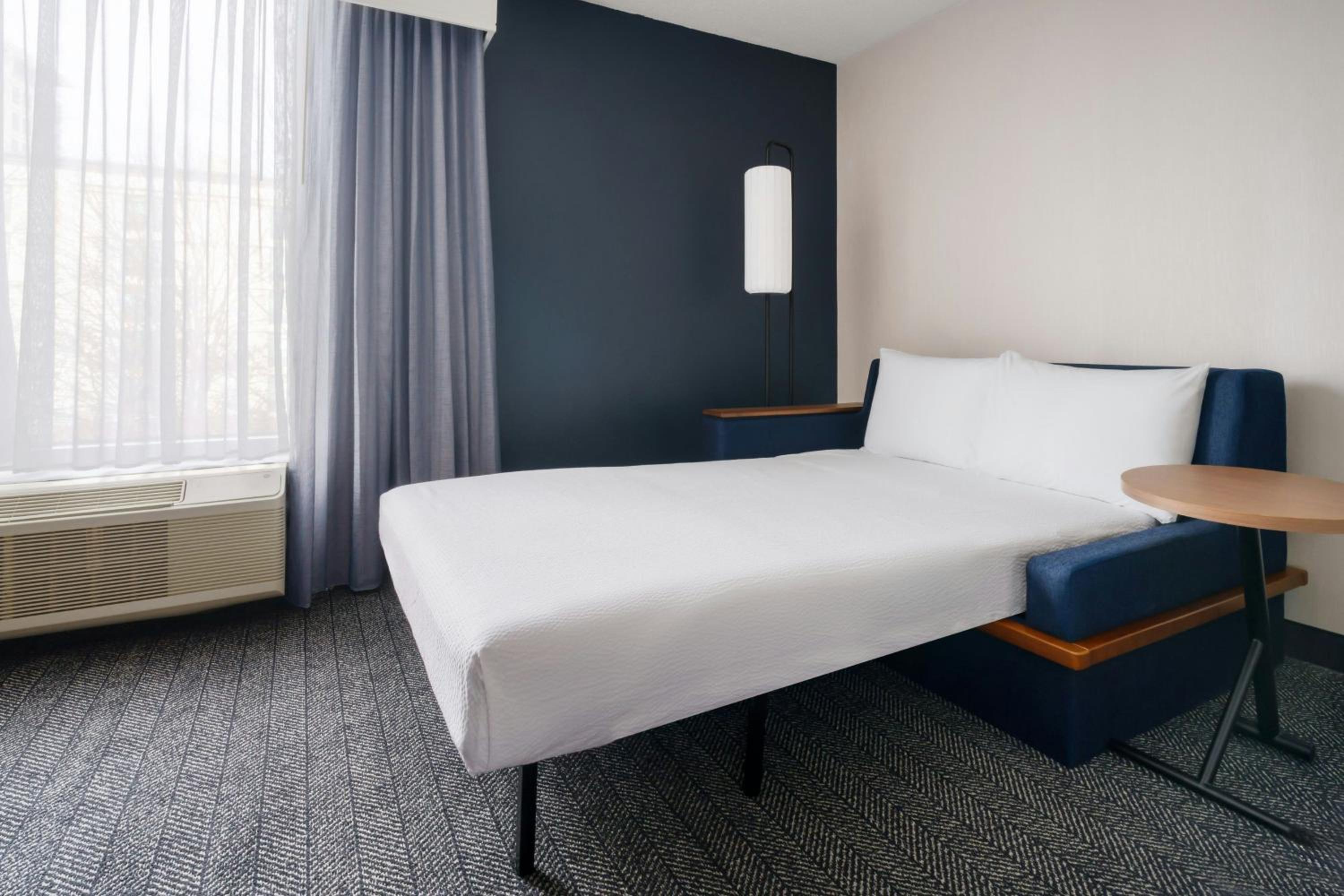 King Room with Sofa Bed - Hearing Accessible - Photo 7