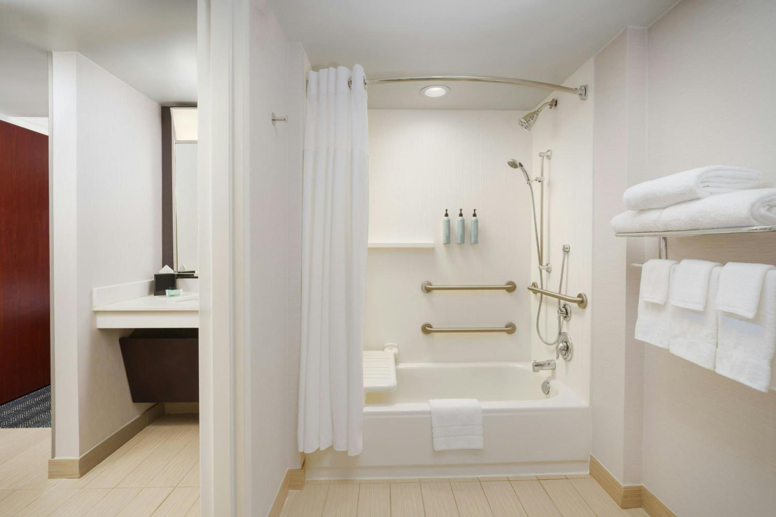 King Room with Sofa Bed - Hearing Accessible - Photo 10