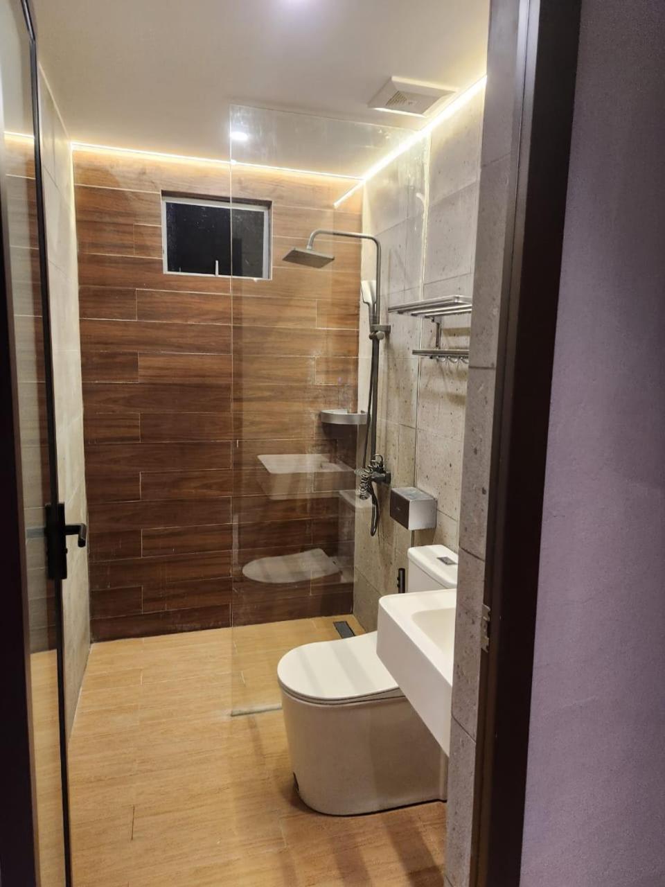 Twin Room with Bathroom photo 2
