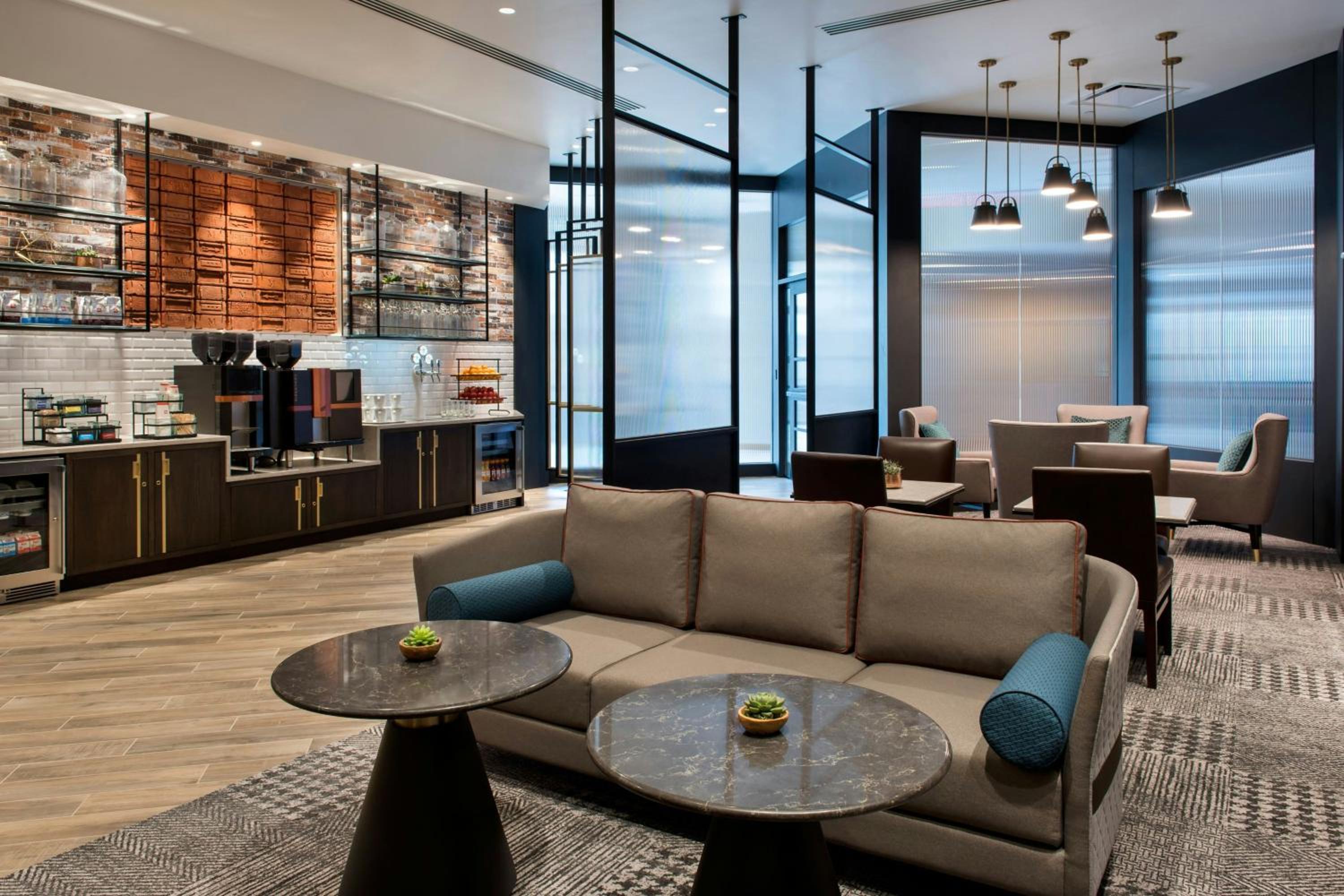 King Room with Adapted Tub - Mobility Accessible/Club Lounge Access - Photo 10