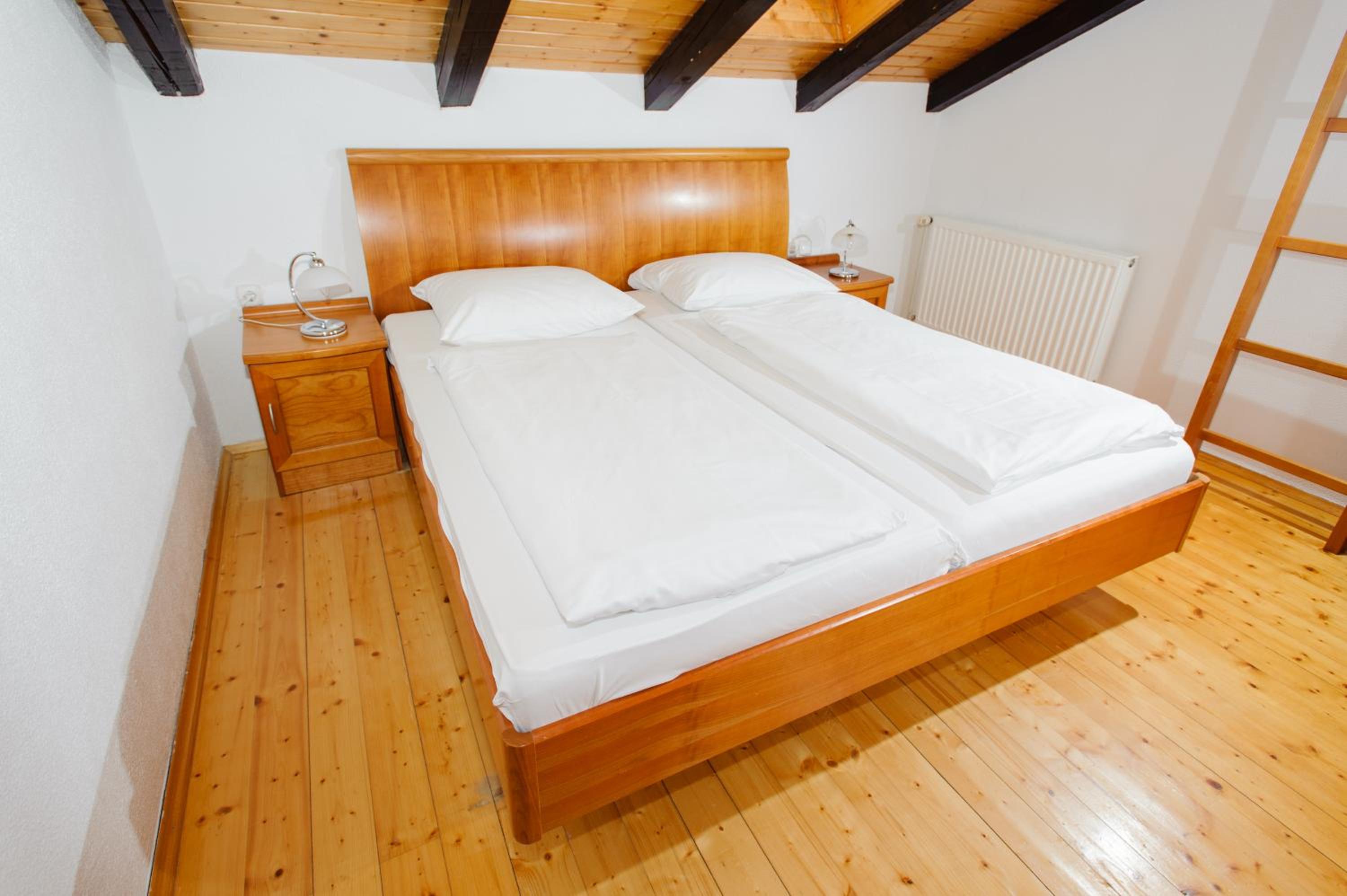 Two-Bedroom Bungalow - Photo 3