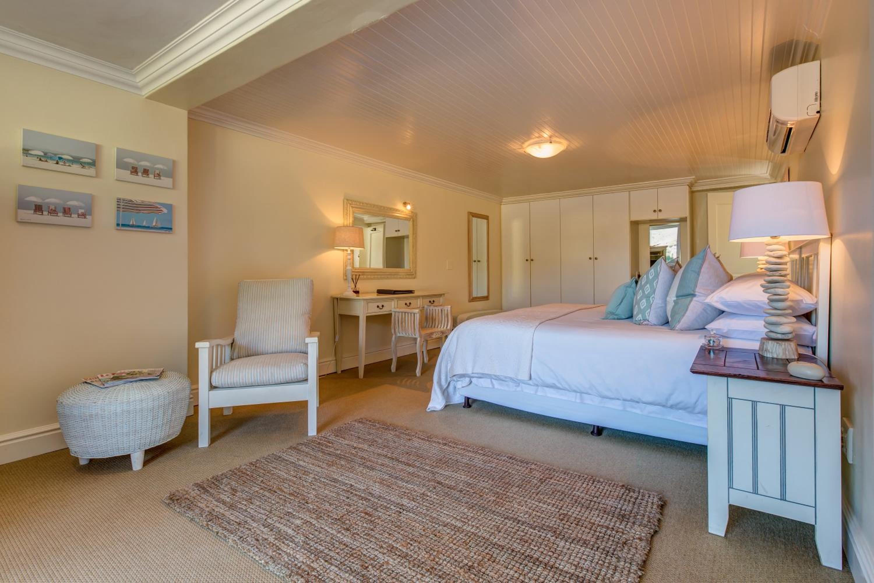 Whale Suite - Photo 1