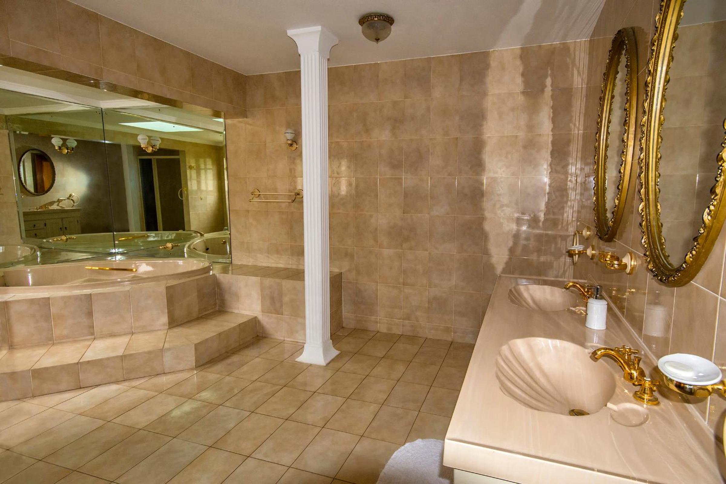 Deluxe Double or Twin Room with Pool Access - Photo 2