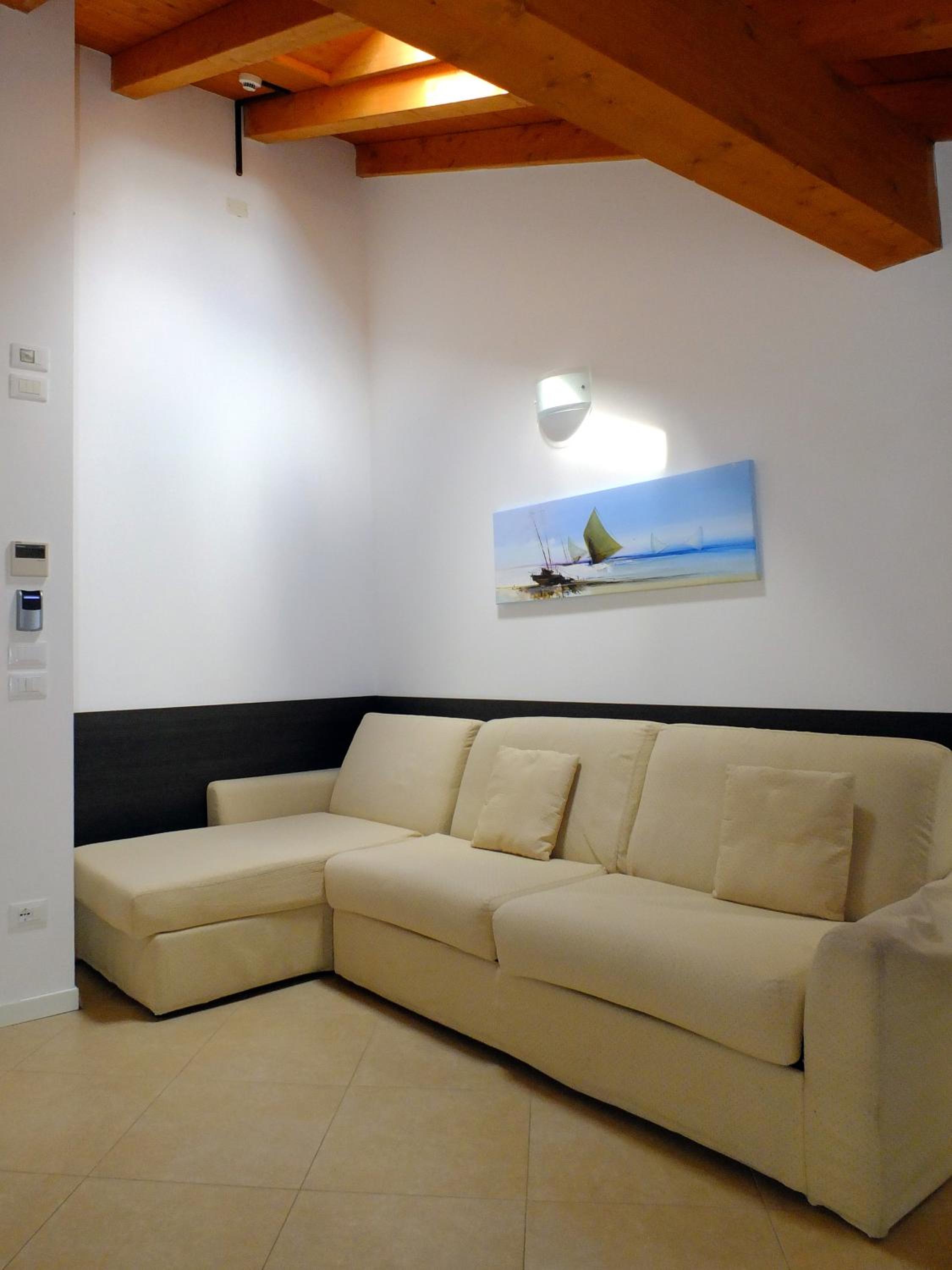 Two-Bedroom Apartment (6 Adults) - Photo 11