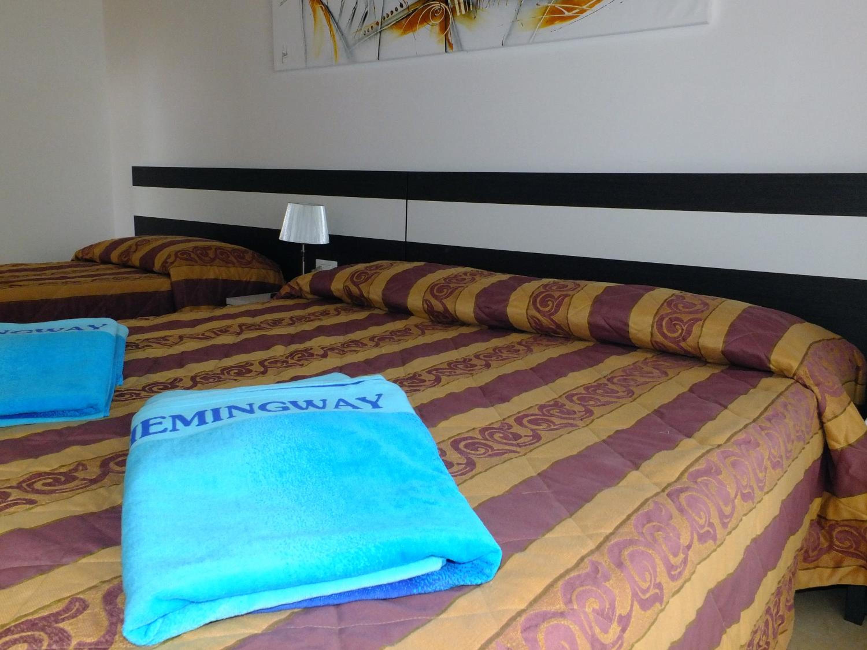 Two-Bedroom Apartment (6 Adults) - Photo 8