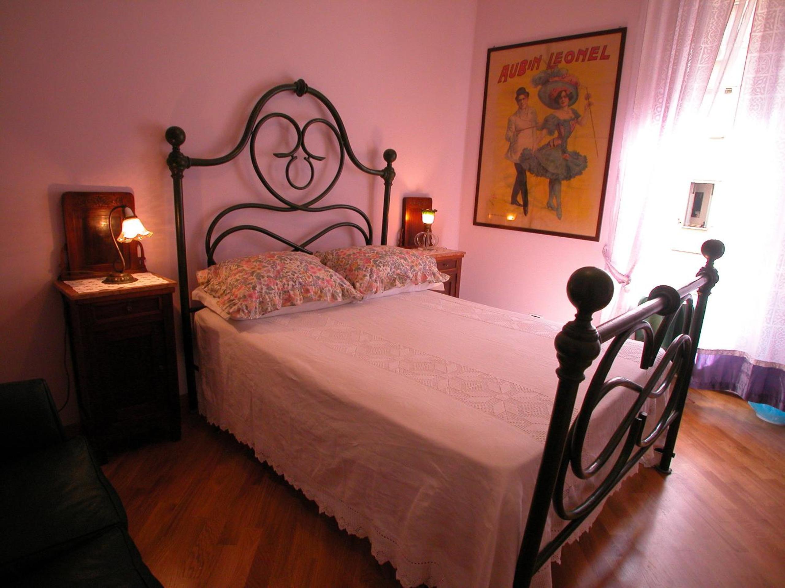 Double Room with Shared Bathroom photo 3