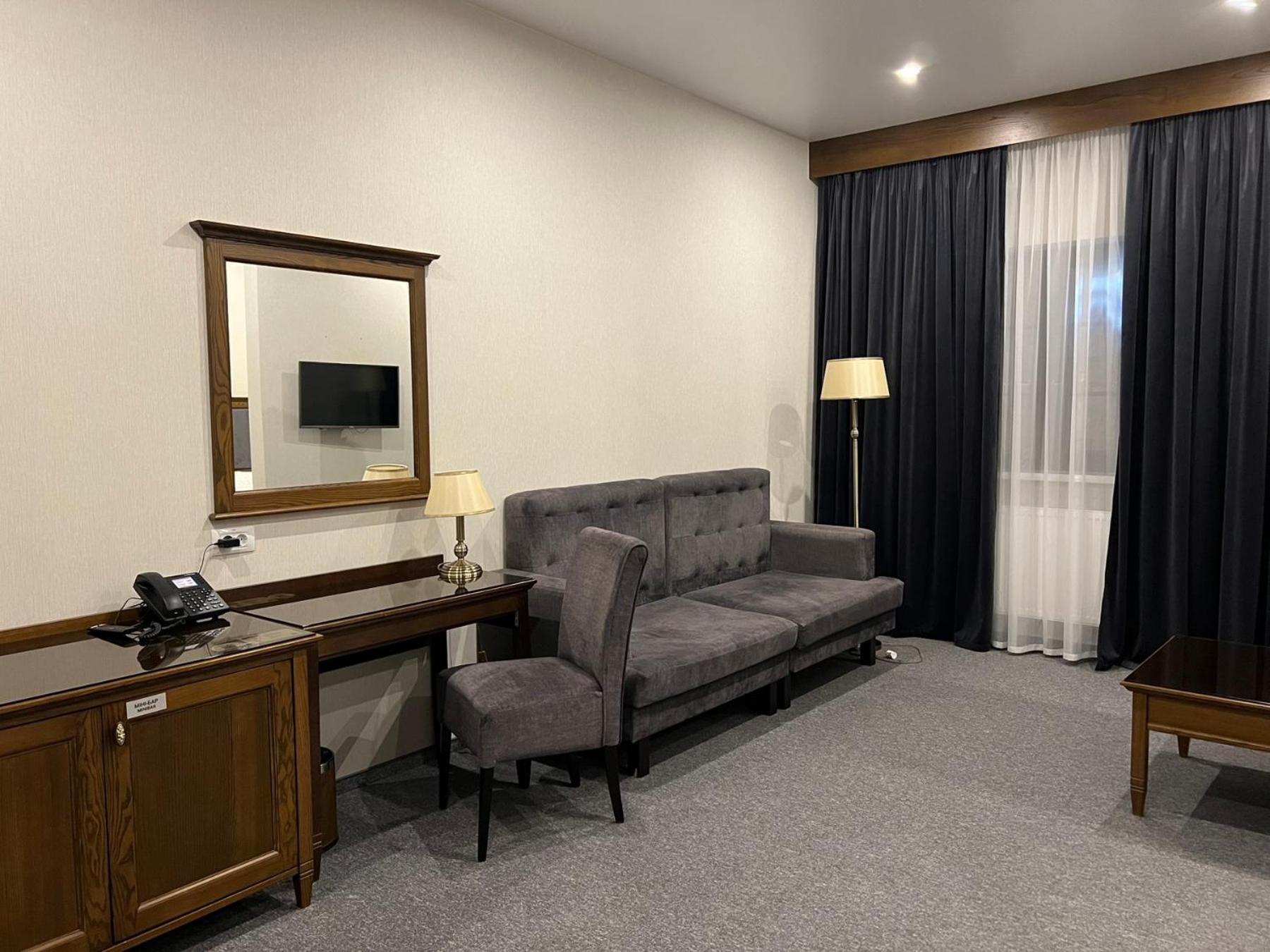 Superior Double or Twin Room without Window photo 1