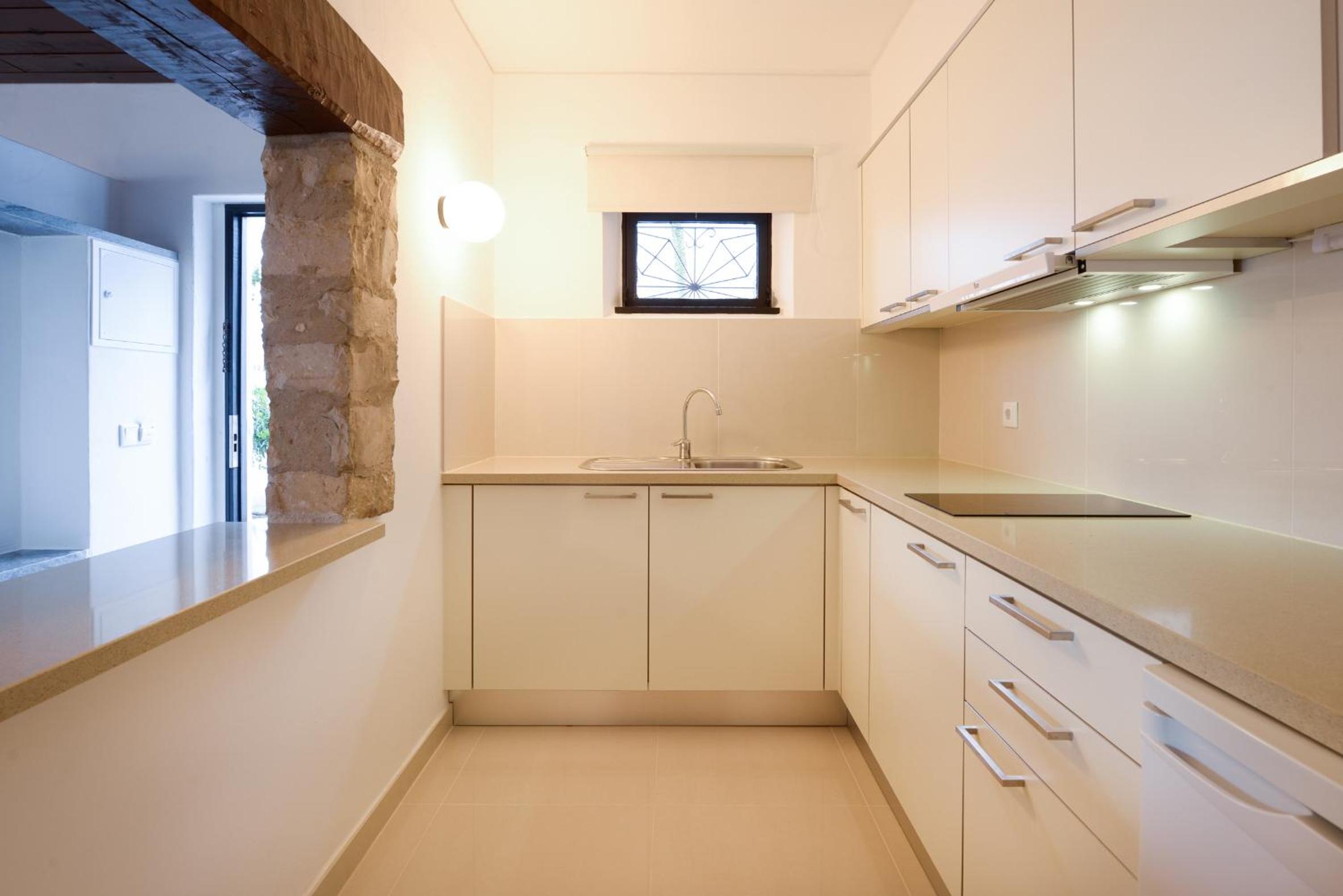 Deluxe One-Bedroom Apartment - Photo 1