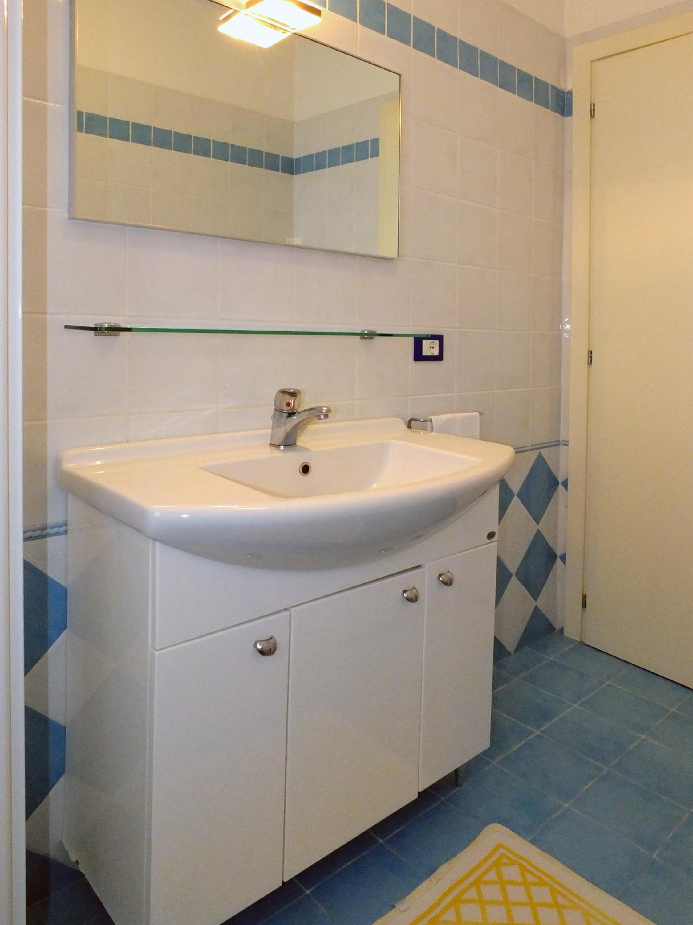 One-Bedroom Apartment - Photo 2