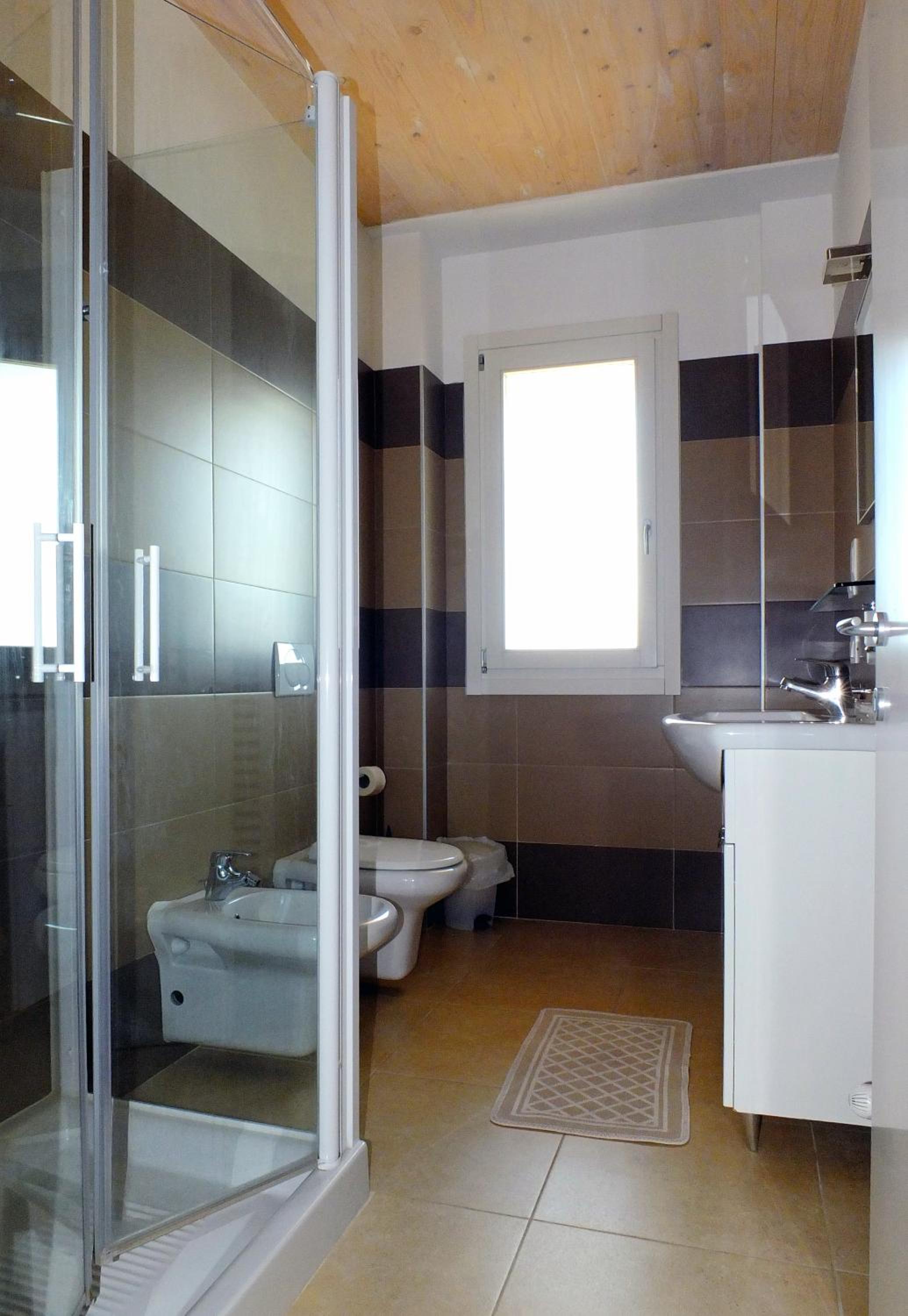 Three-Bedroom Apartment (8 Adults) - Photo 6