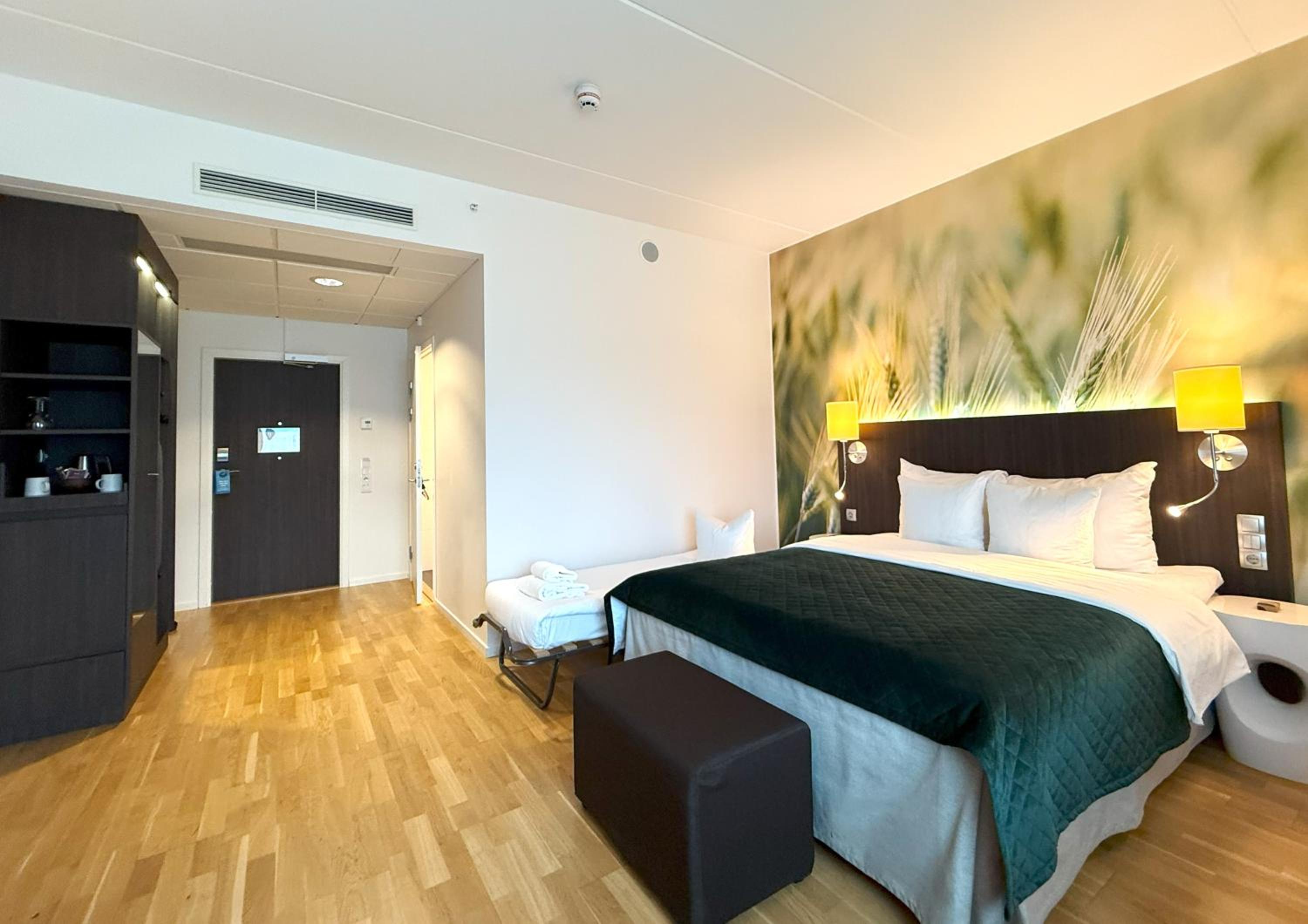 Family Room with Two Single Beds - Non-Smoking