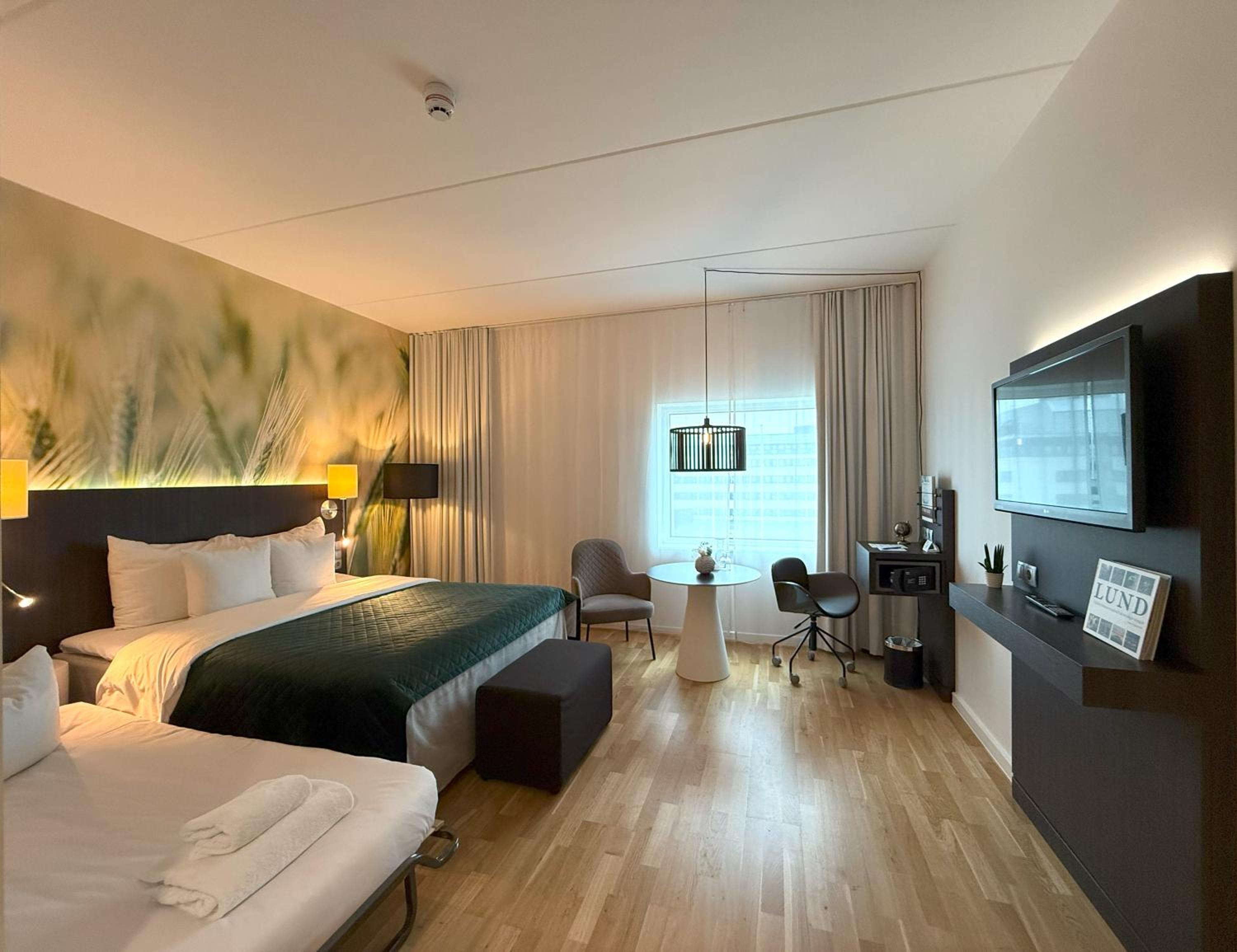 Family Room with Two Single Beds - Non-Smoking