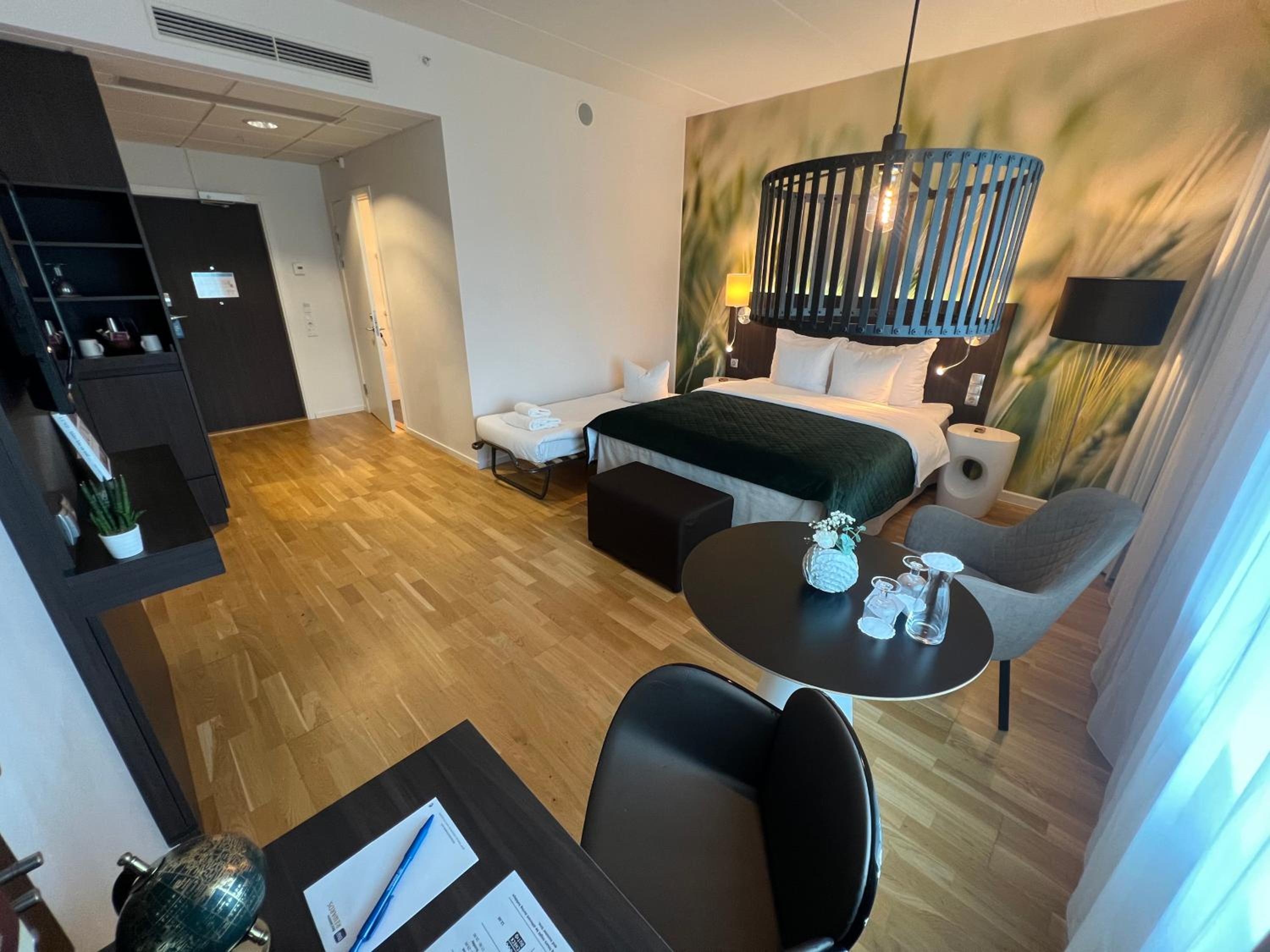 Family Room with Two Single Beds - Non-Smoking