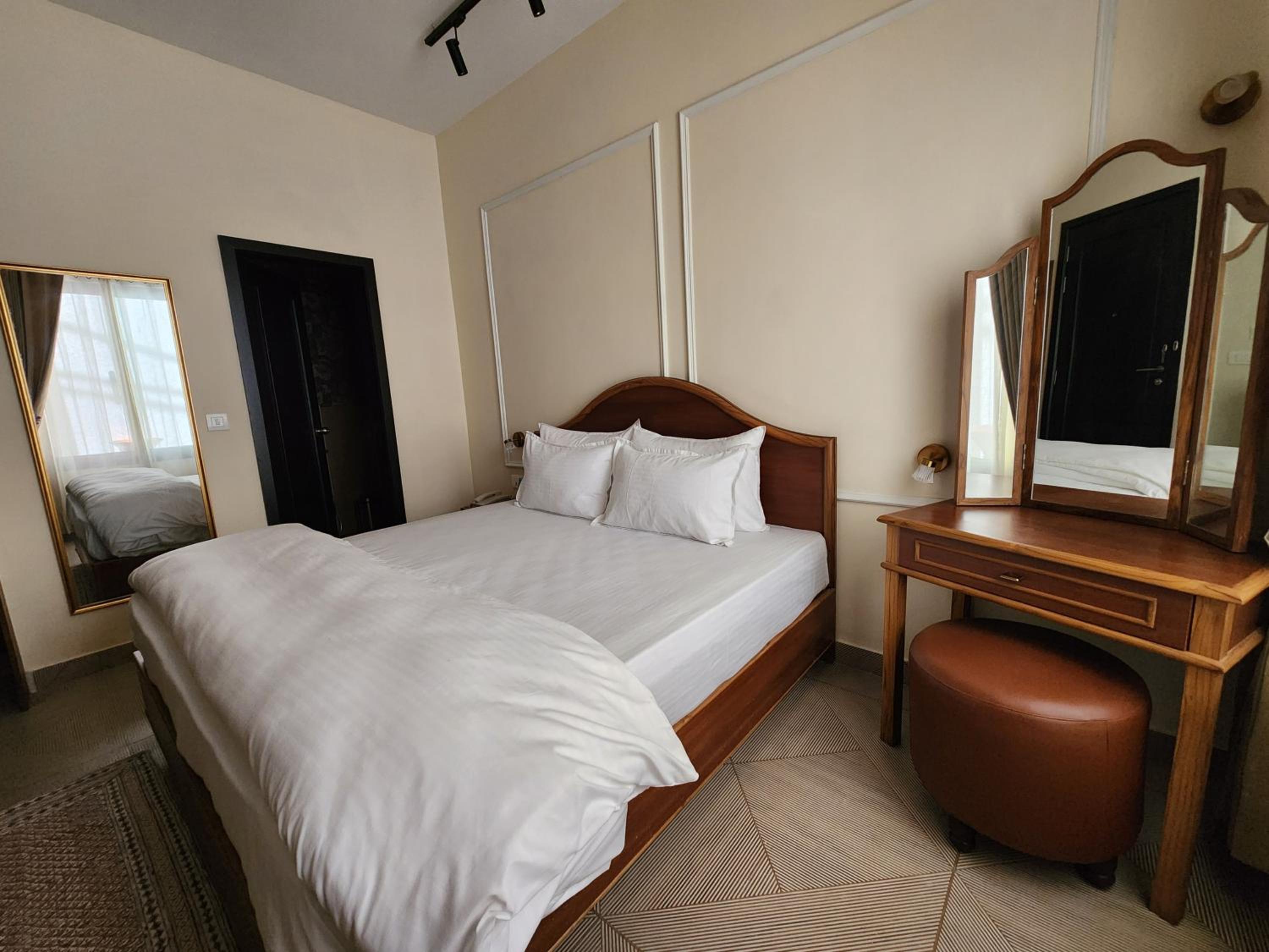 Large Double Room photo 3