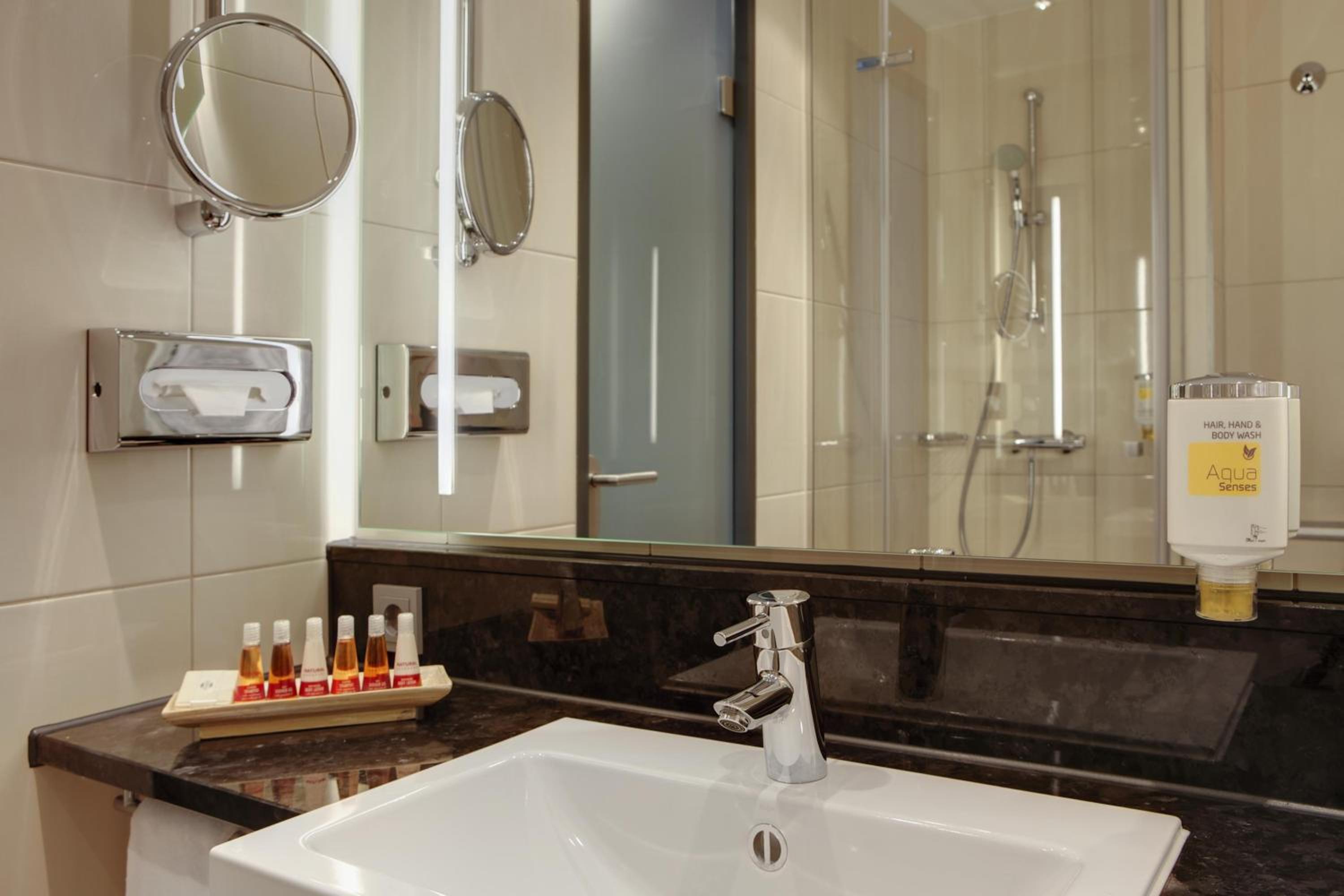 Standard Double or Twin Room - Photo 4