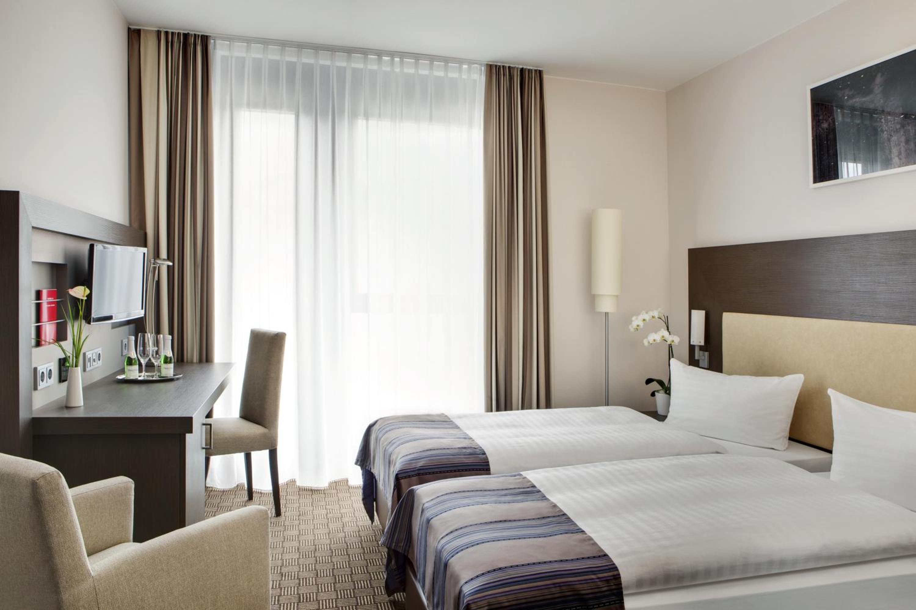 Standard Twin Room - Photo 1