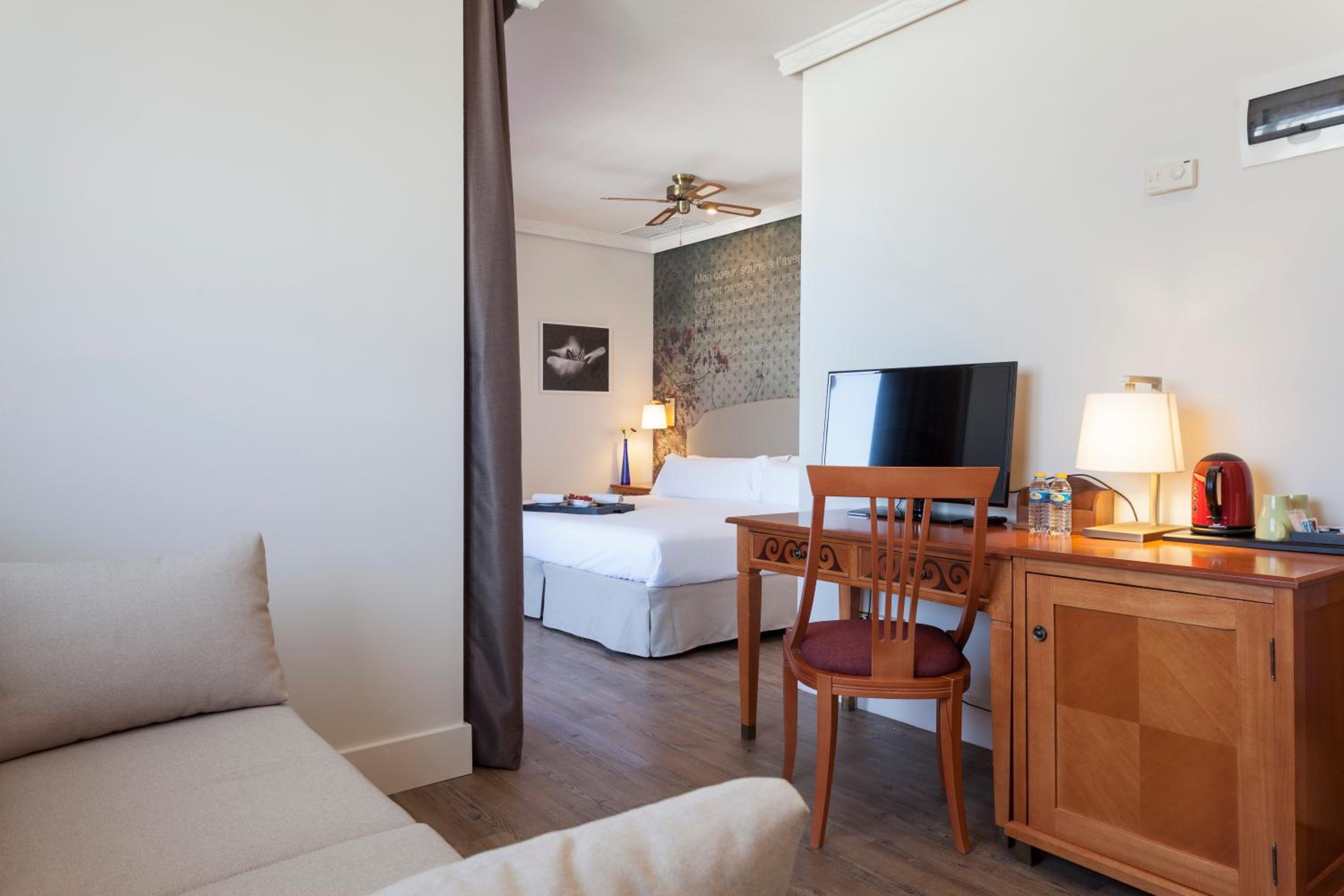Junior Suite with Balcony photo 2