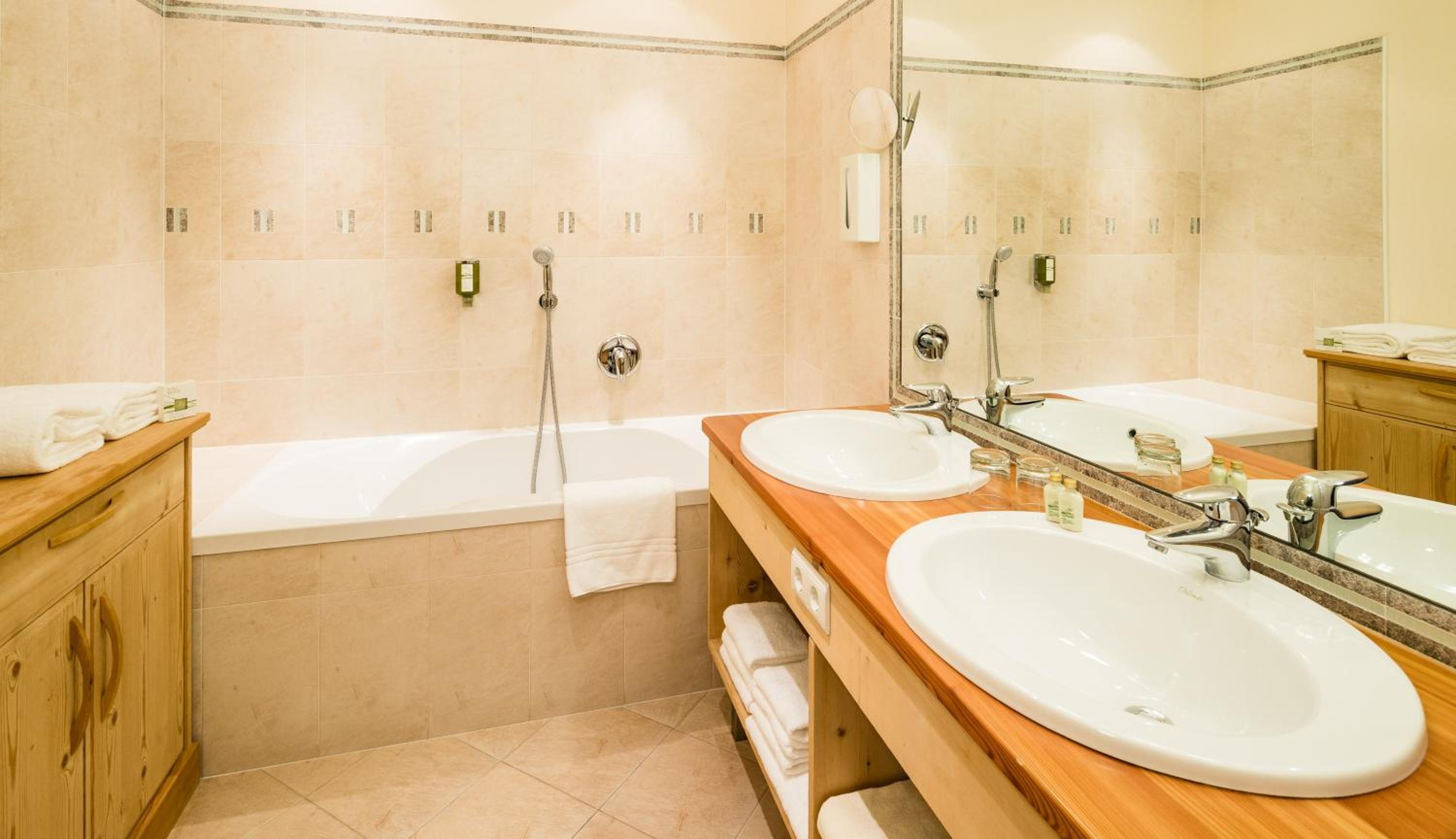 Deluxe Suite photo 2