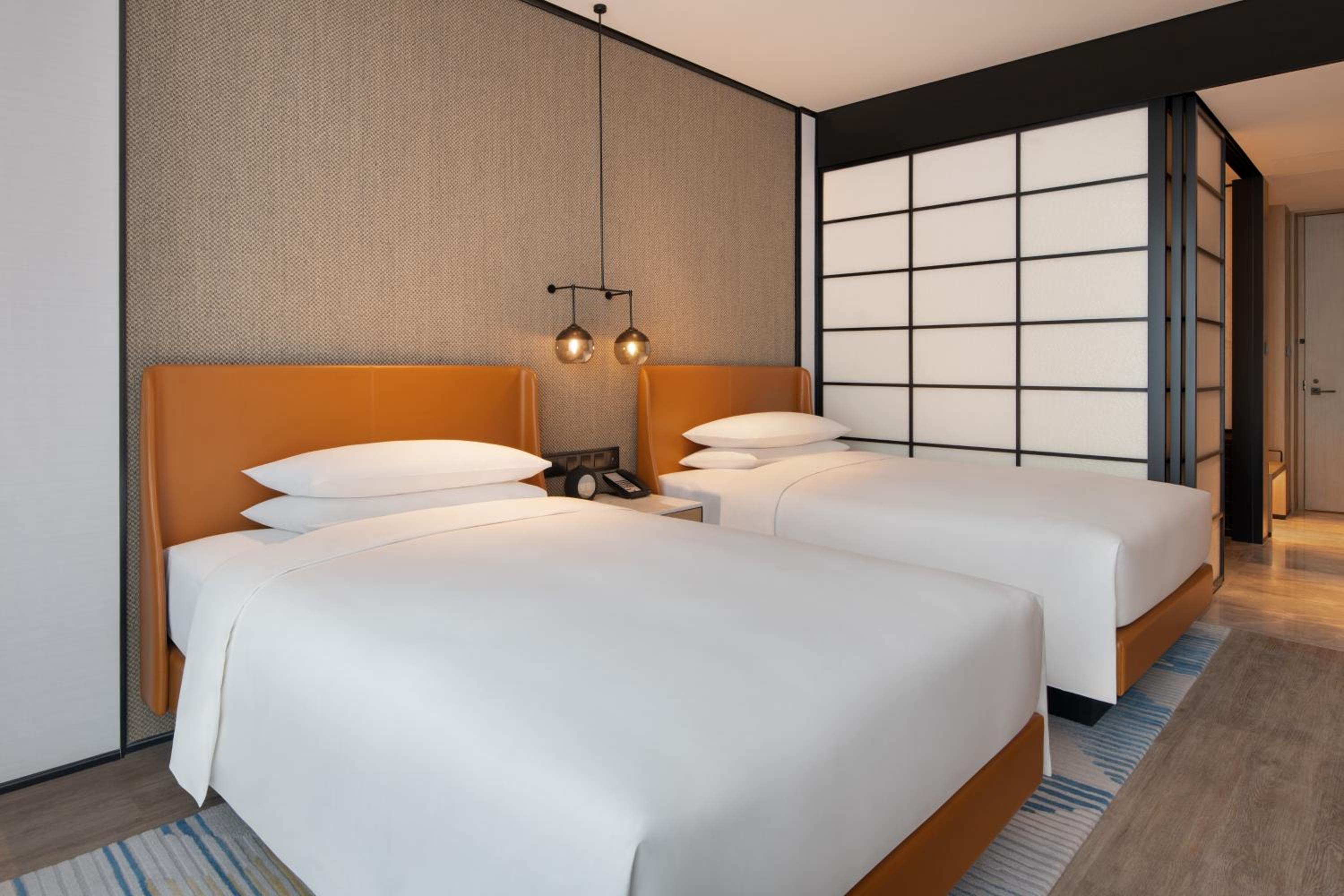 Superior Twin Room - Mid Floor