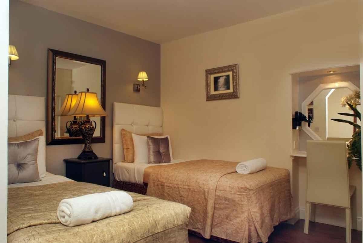 Standard Twin Room photo 3