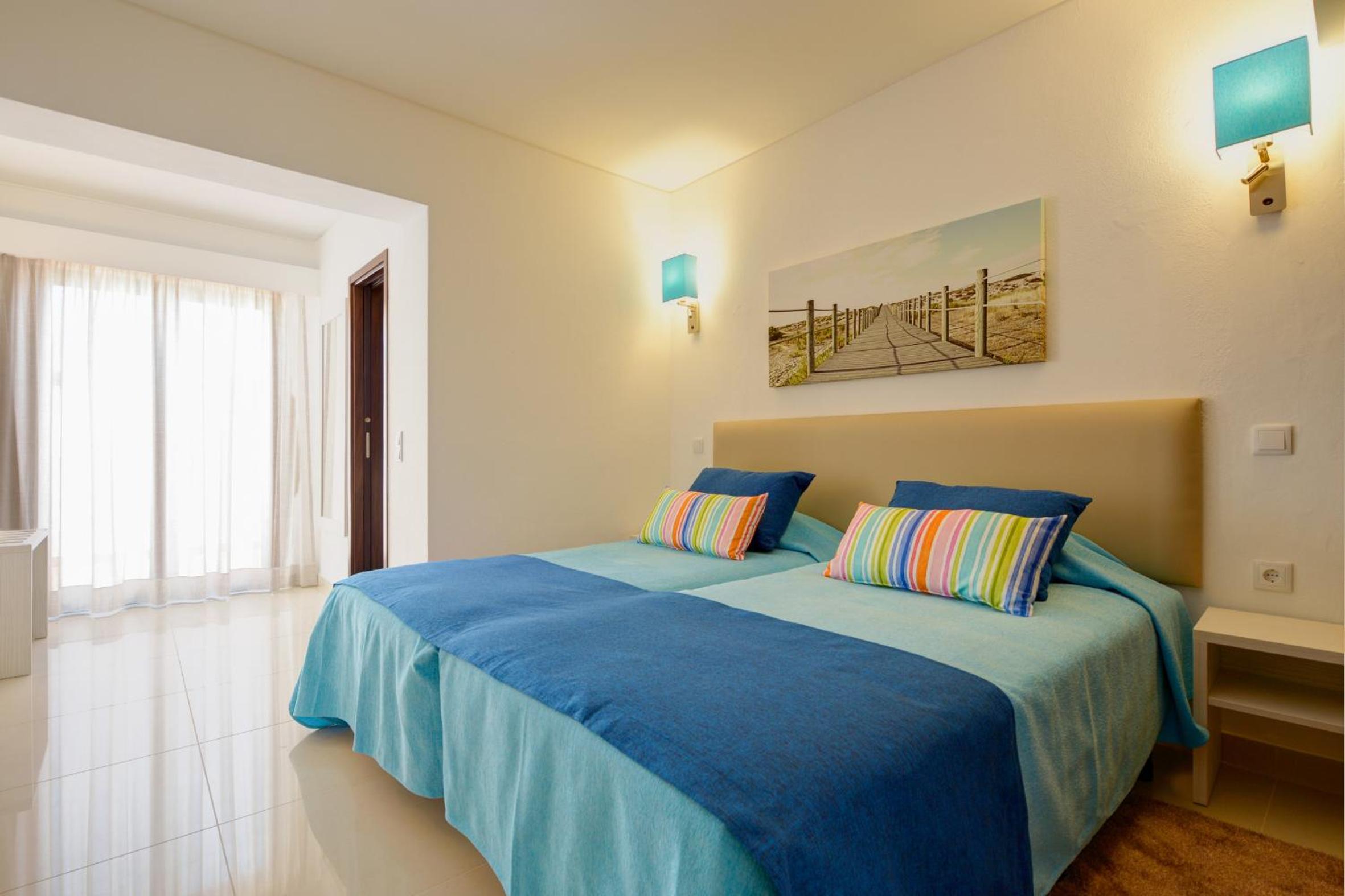 Deluxe Three-Bedroom Apartment with Sea View - Photo 1