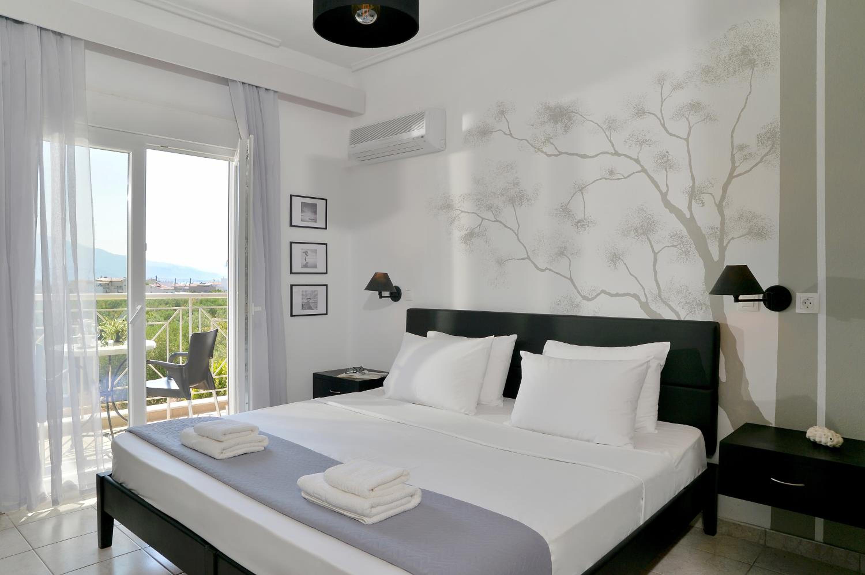 Deluxe Double or Twin Room with Sea View photo 1