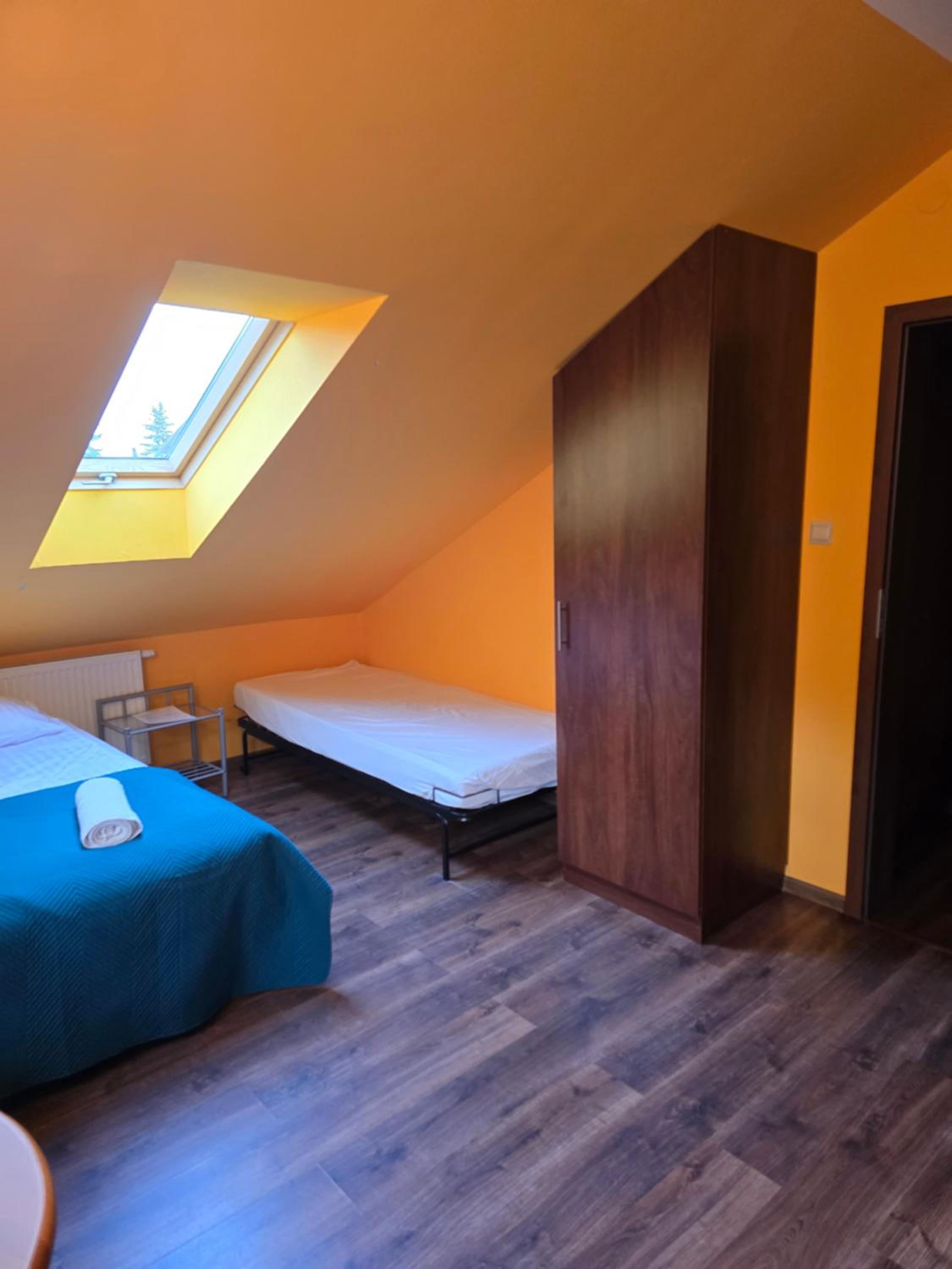 Economy Triple Room photo 3
